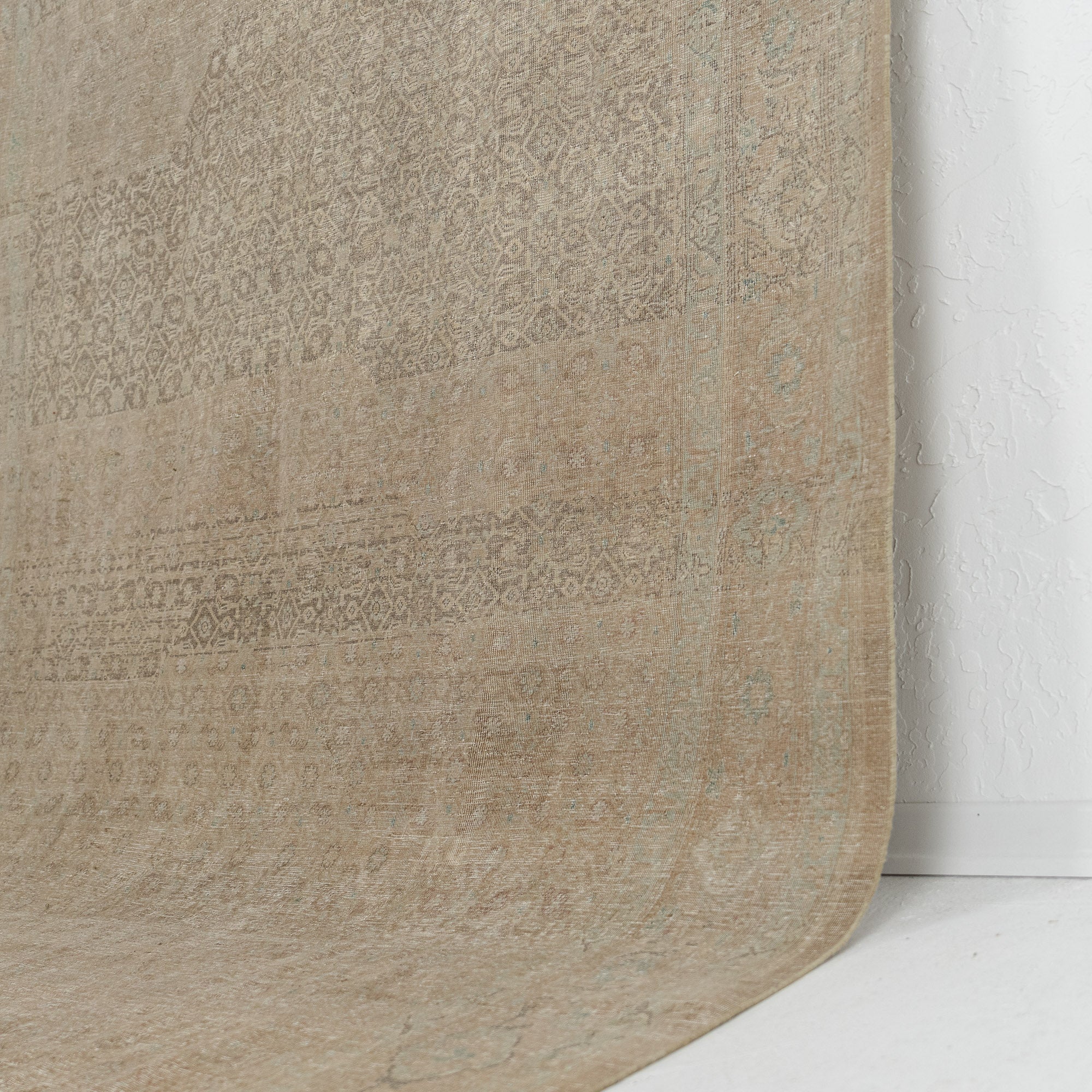 Faelina - Elegant Living Room Rug, Antique Charm