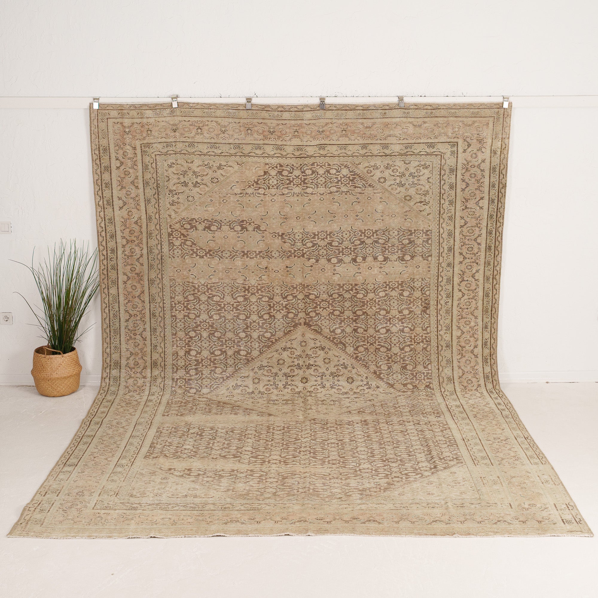 Felinda - Vintage Persian Area Rug