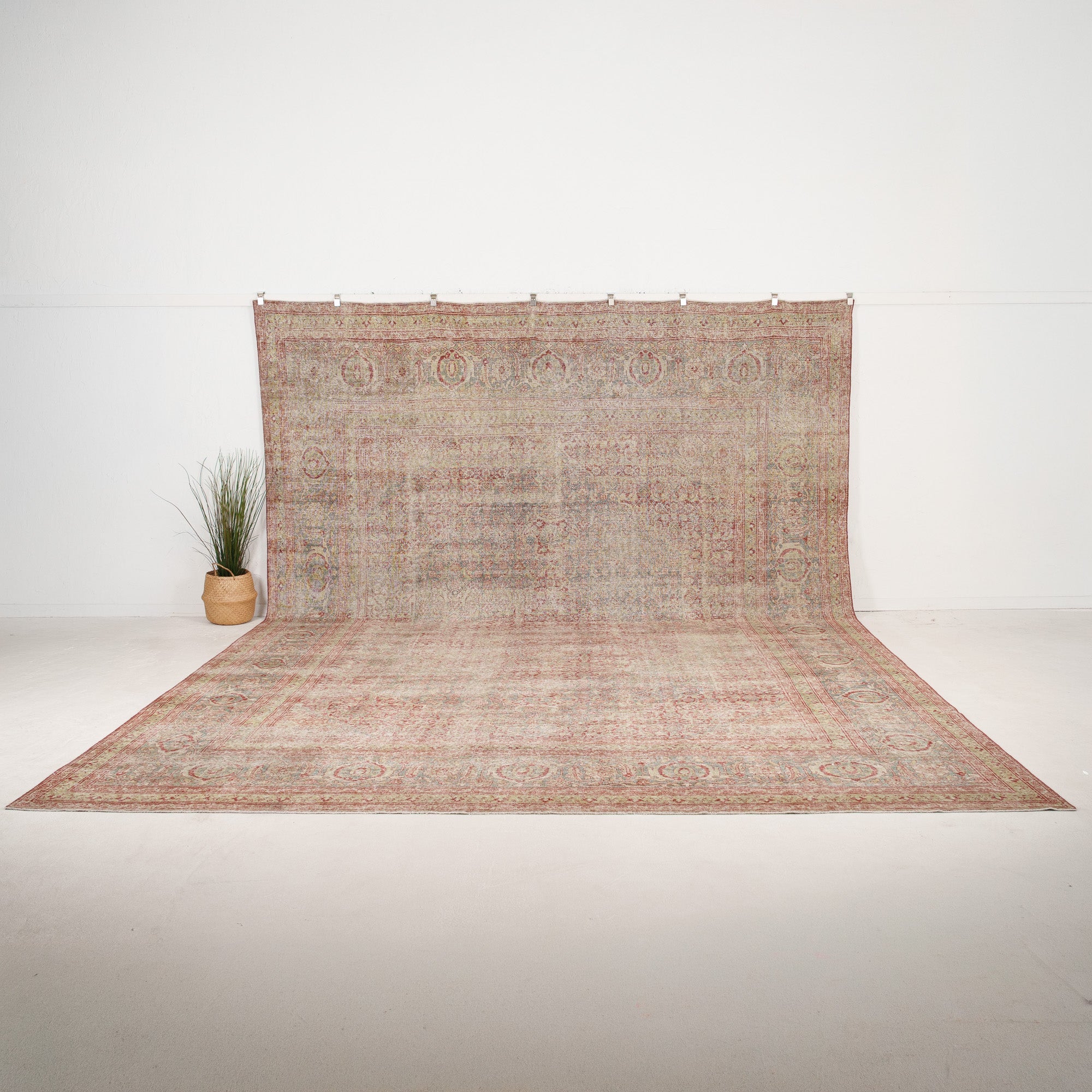 Ubavora - Vintage Persian Area Rug