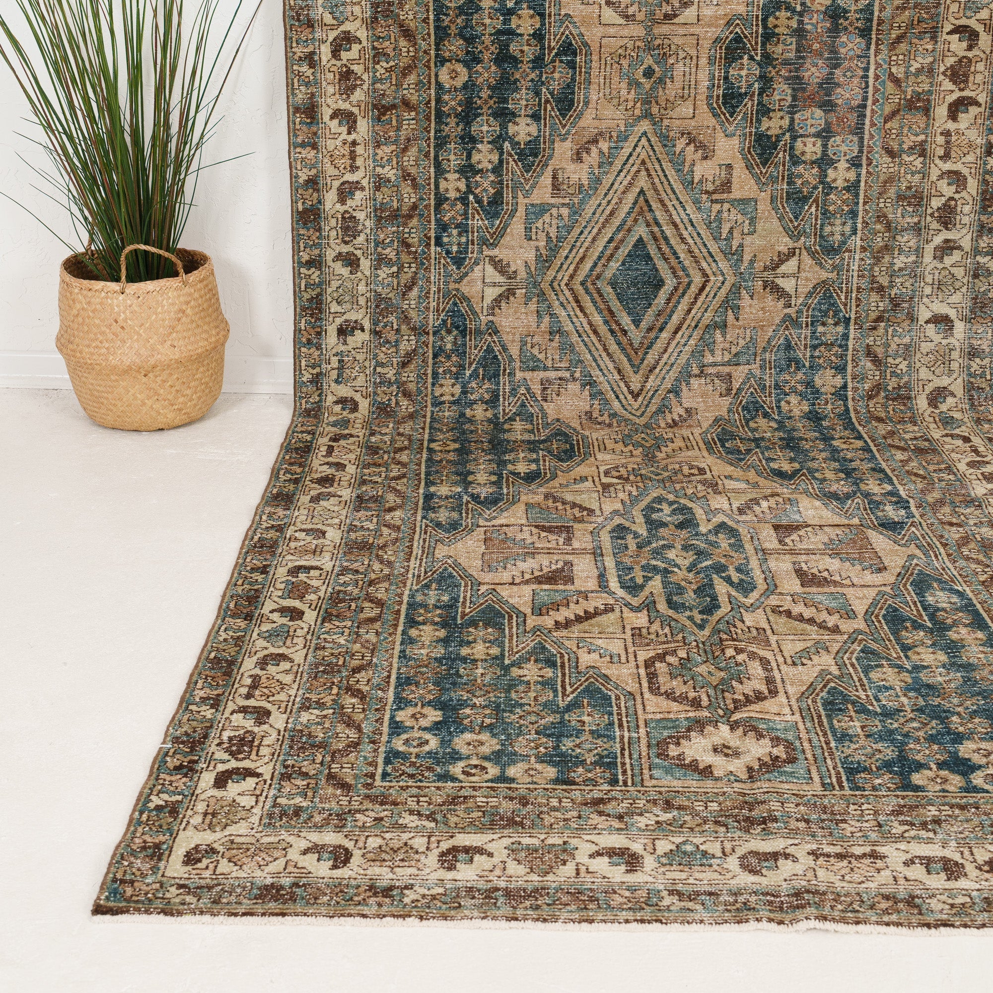 Radalvinda - Vintage Persian Area Rug