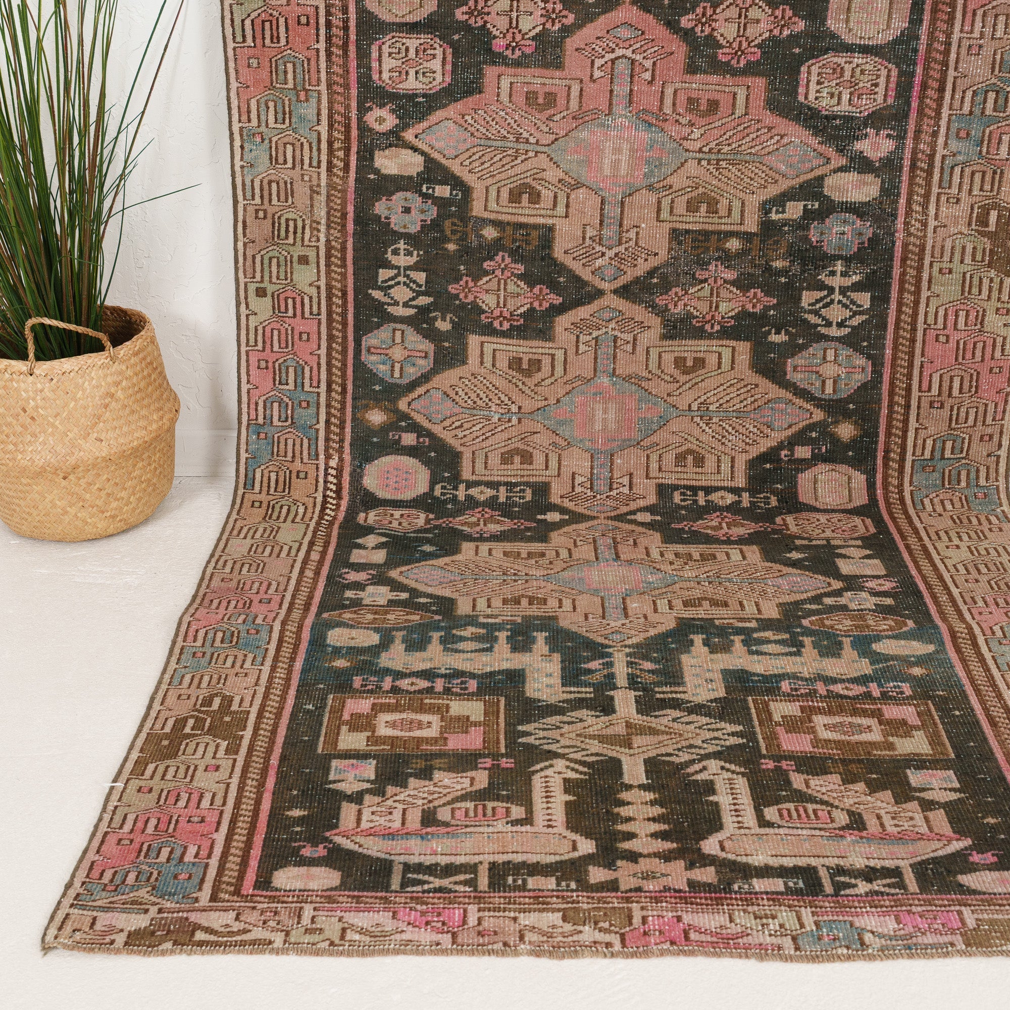 Uvaldavinda - Vintage Persian Area Rug