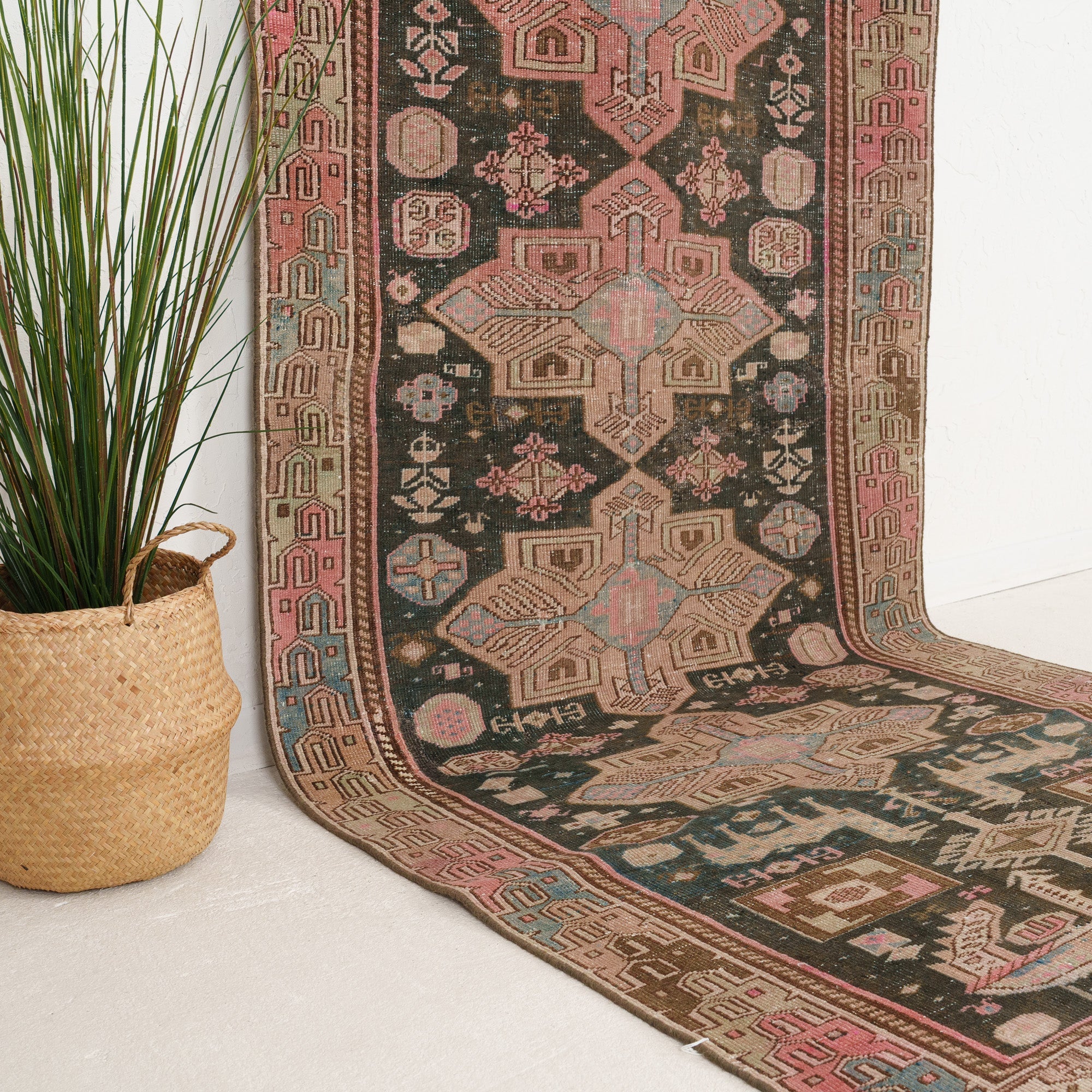Uvaldavinda - Vintage Persian Area Rug