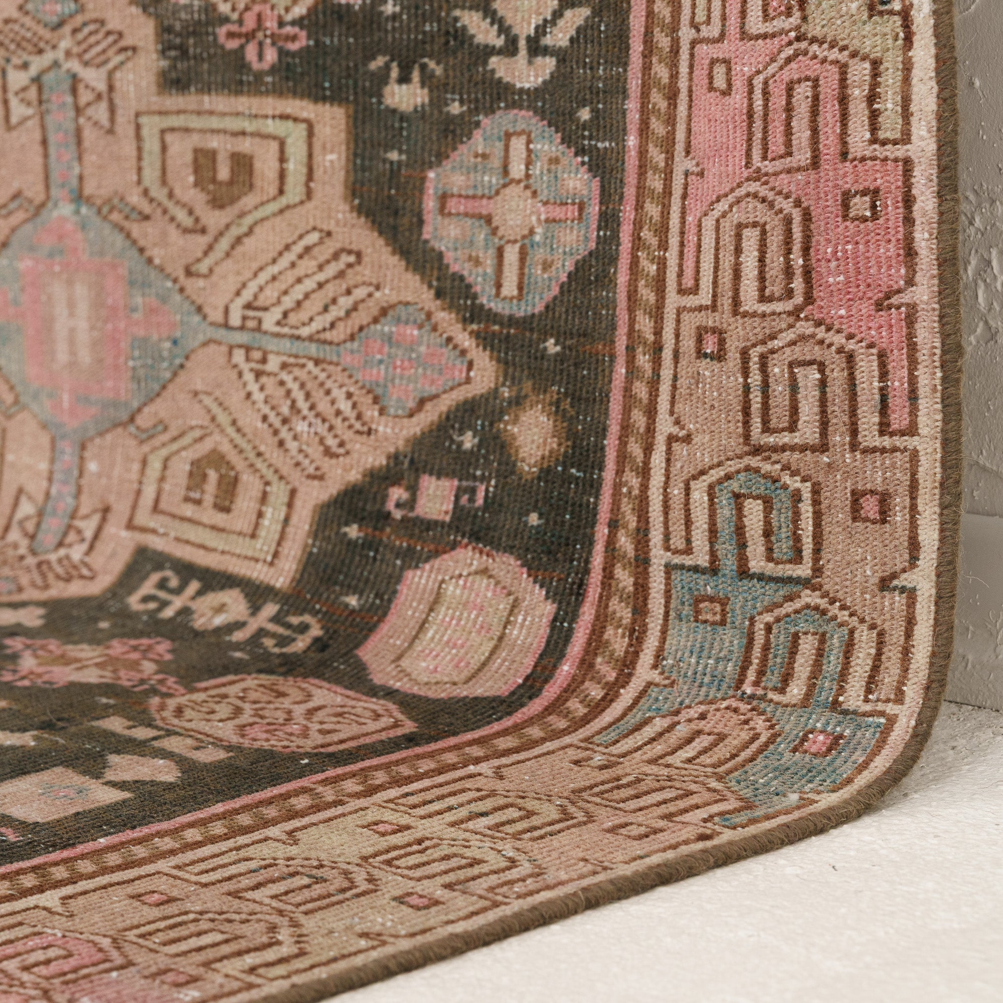 Uvaldavinda - Vintage Persian Area Rug