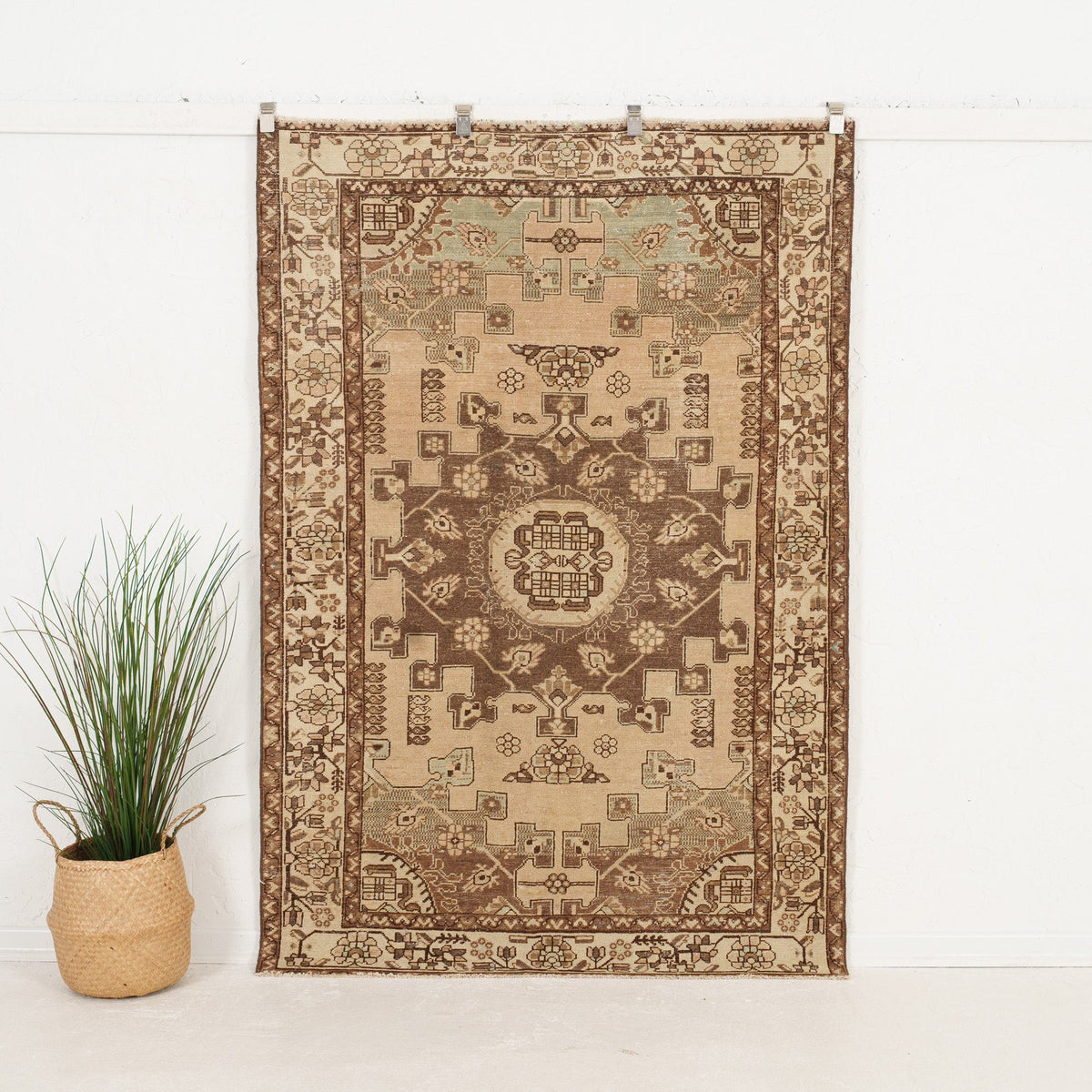 Aldswinne - Vintage Persian Area Rug