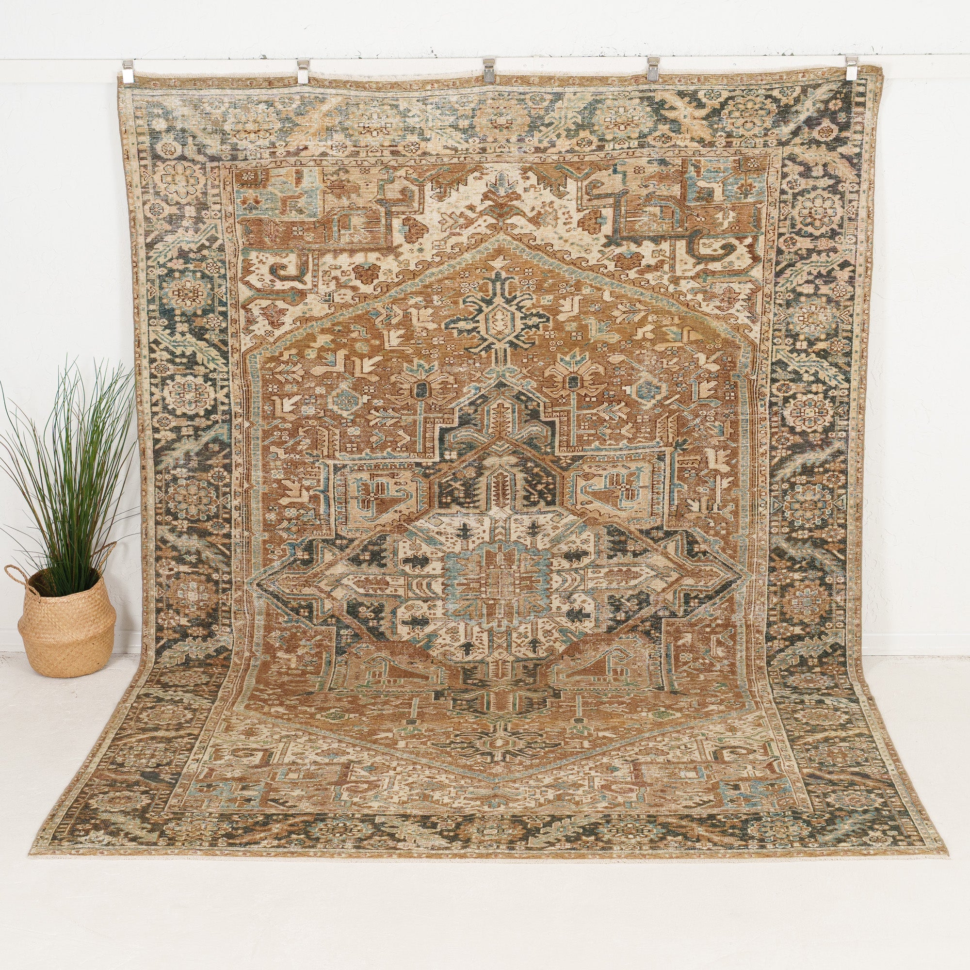 Faldivinia - Vintage Persian Area Rug