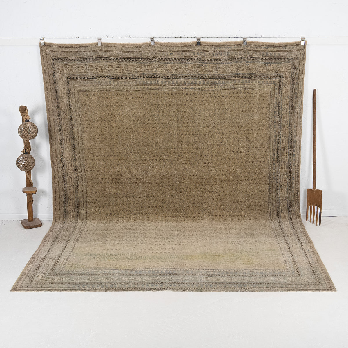Undoria - Vintage Persian Area Rug