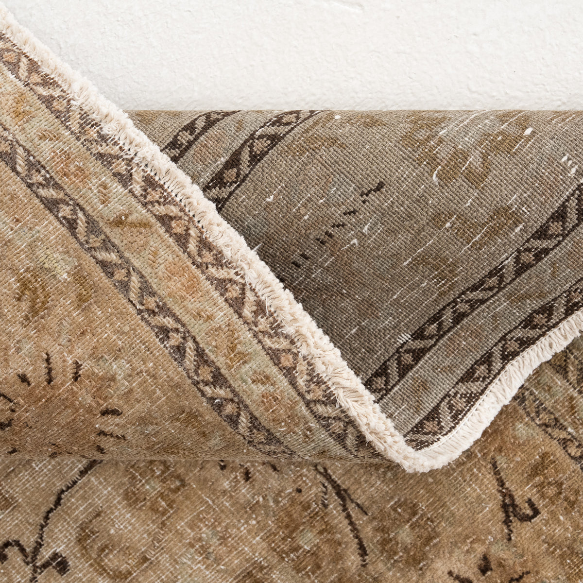 7x10 Beige Area Rug