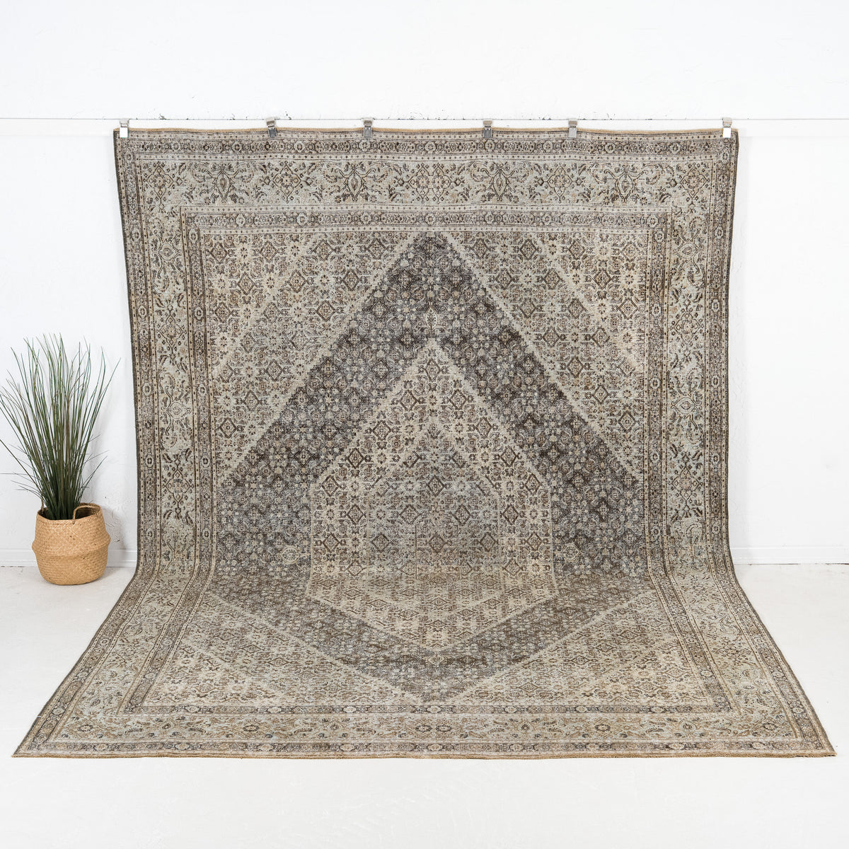 Vincentira - Vintage Persian Area Rug