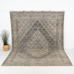 Vincentira - Vintage Persian Area Rug