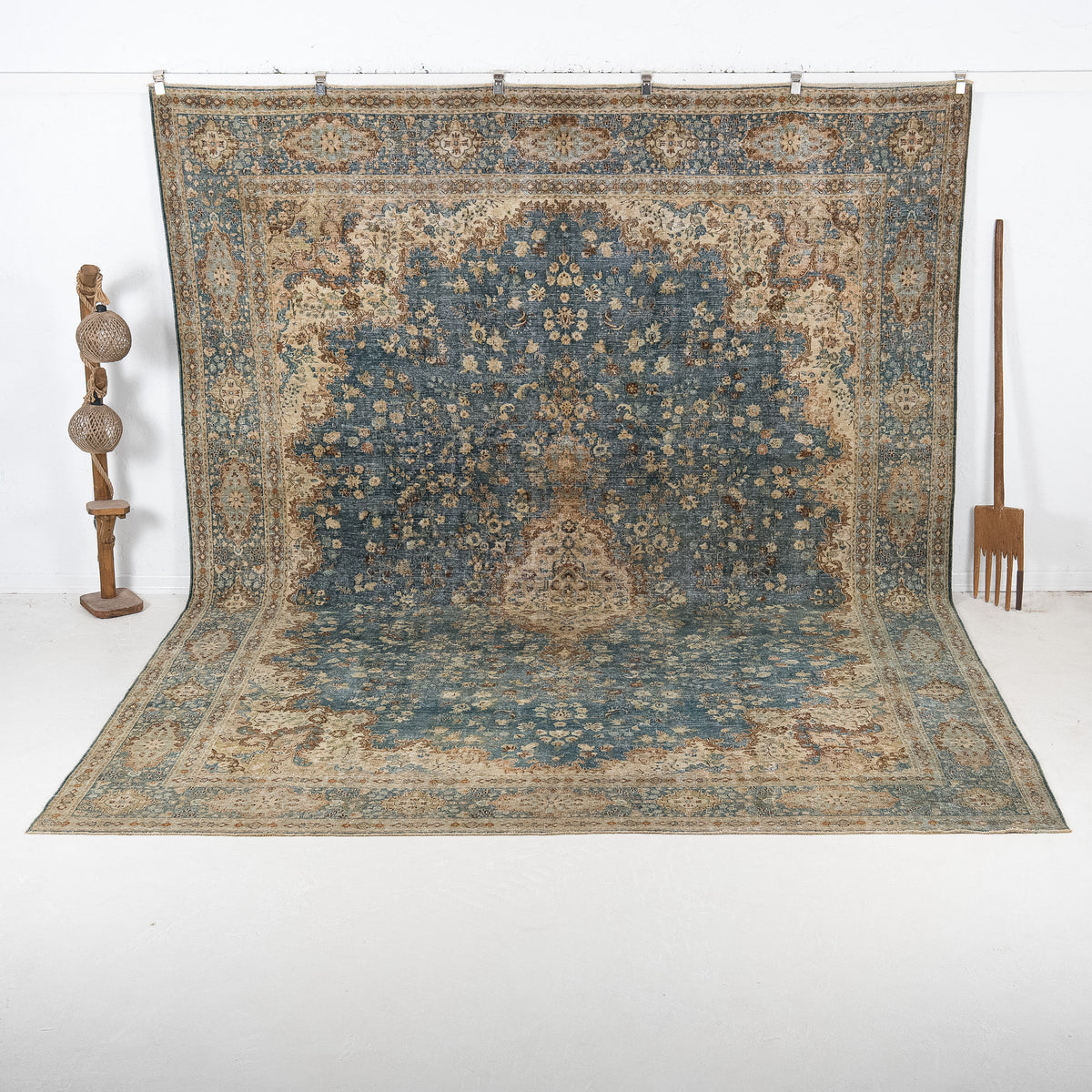 Venerandinia - Vintage Persian Area Rug