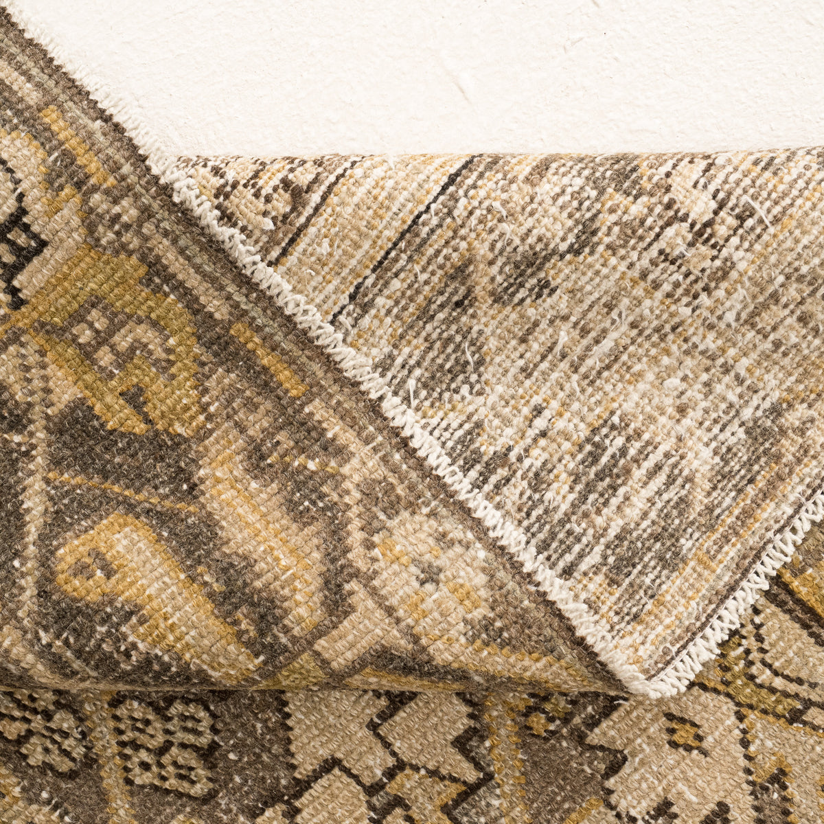7x10 Beige Area Rug