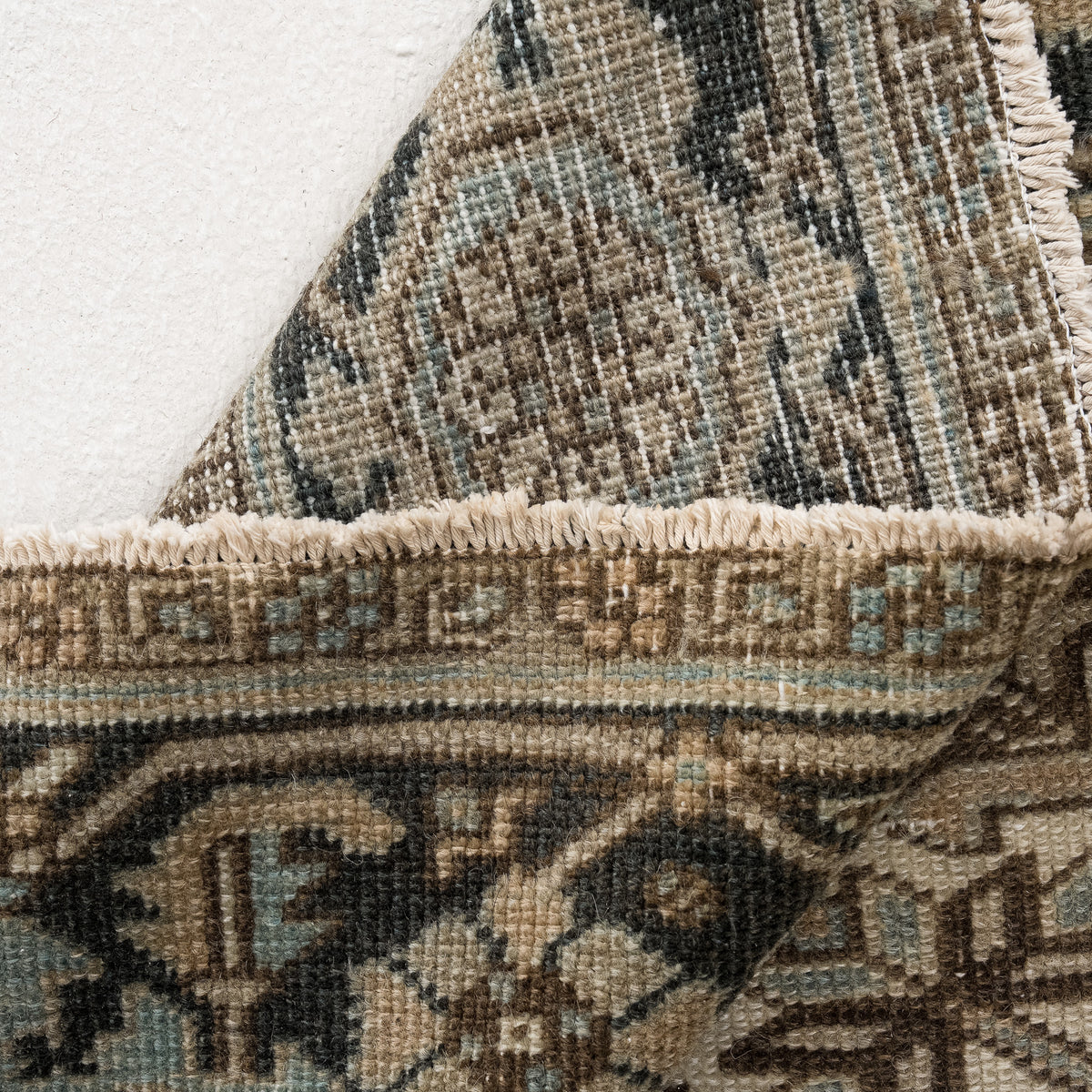 7x10 Beige Area Rug