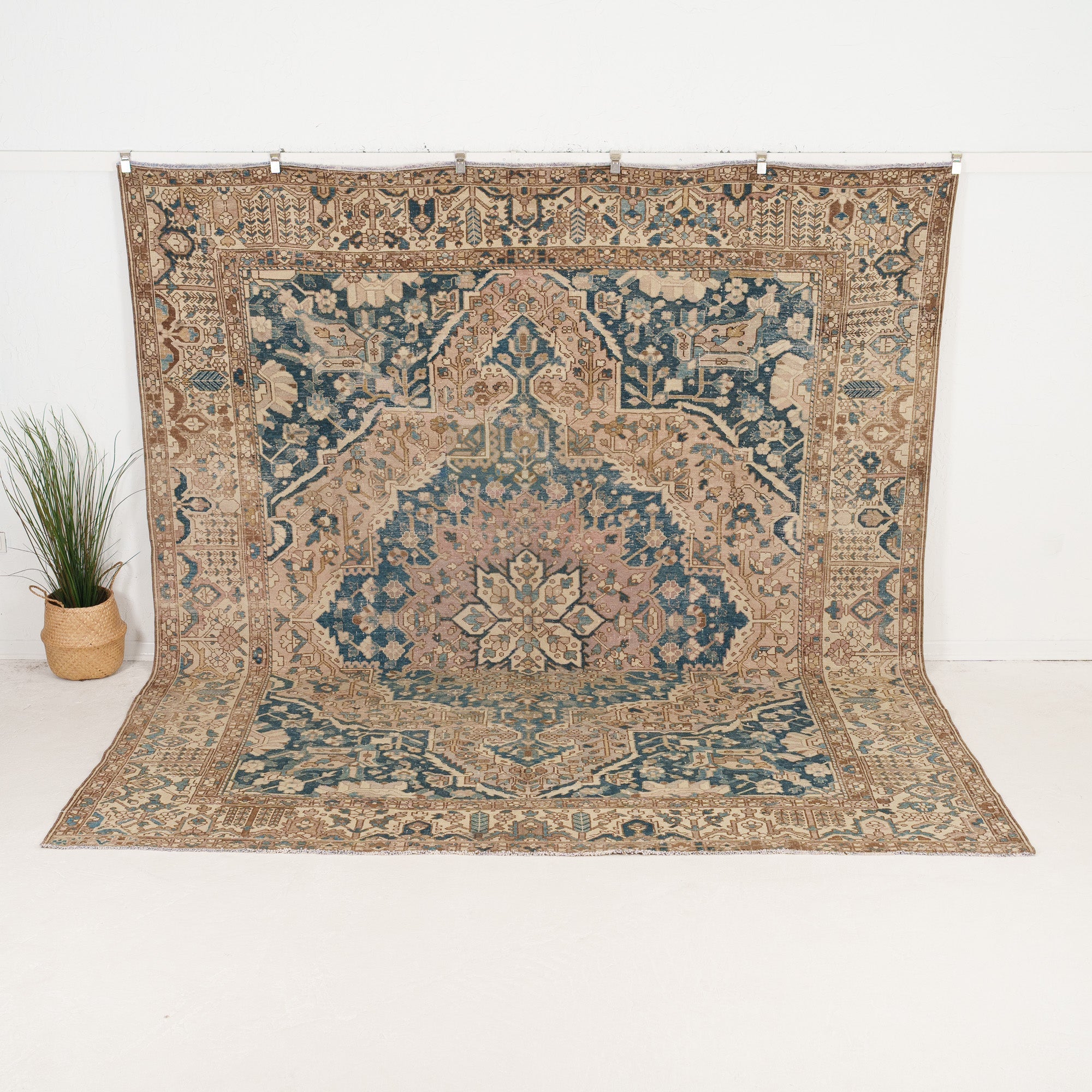 Rorvris - Vintage Persian Area Rug