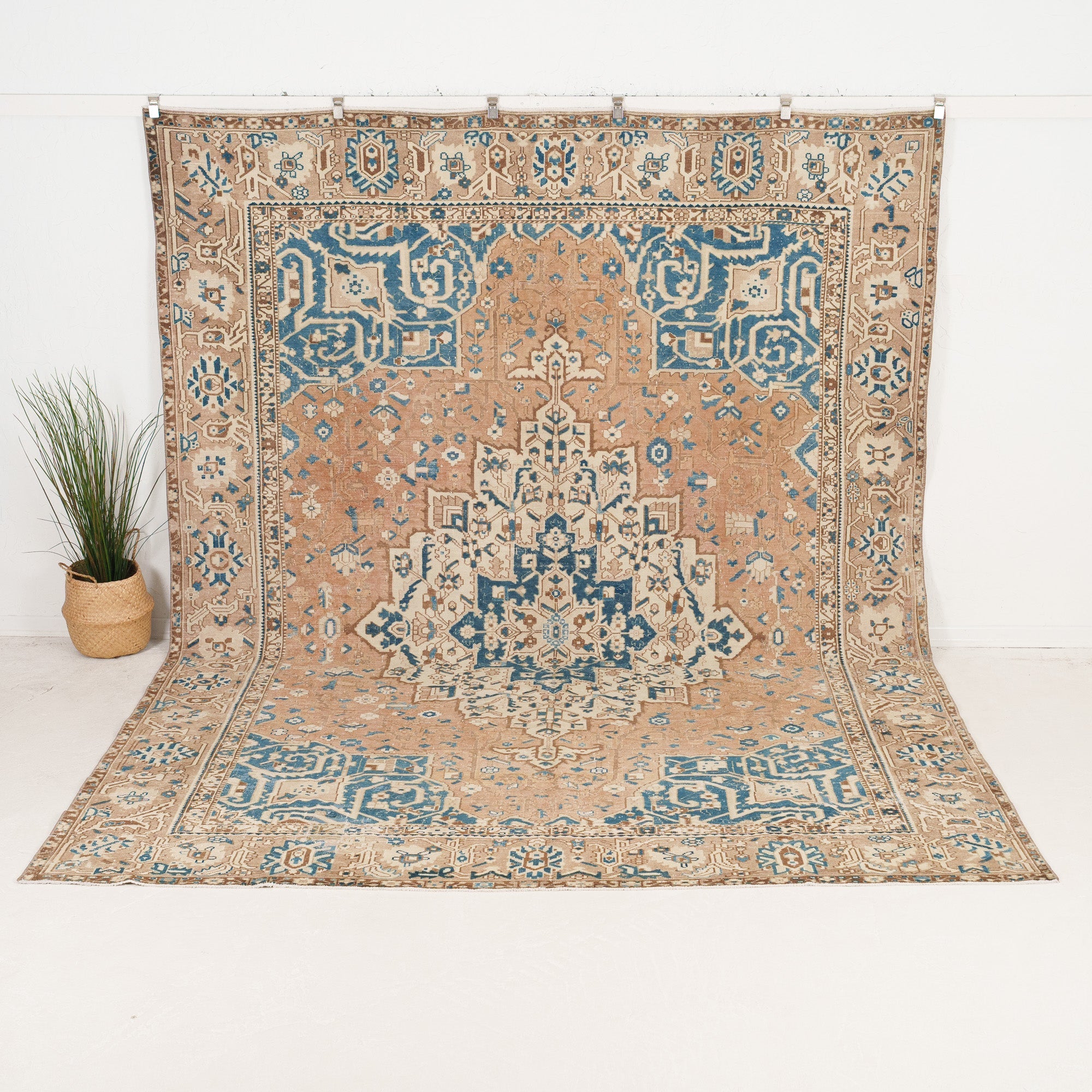 Norvunda - Vintage Persian Area Rug