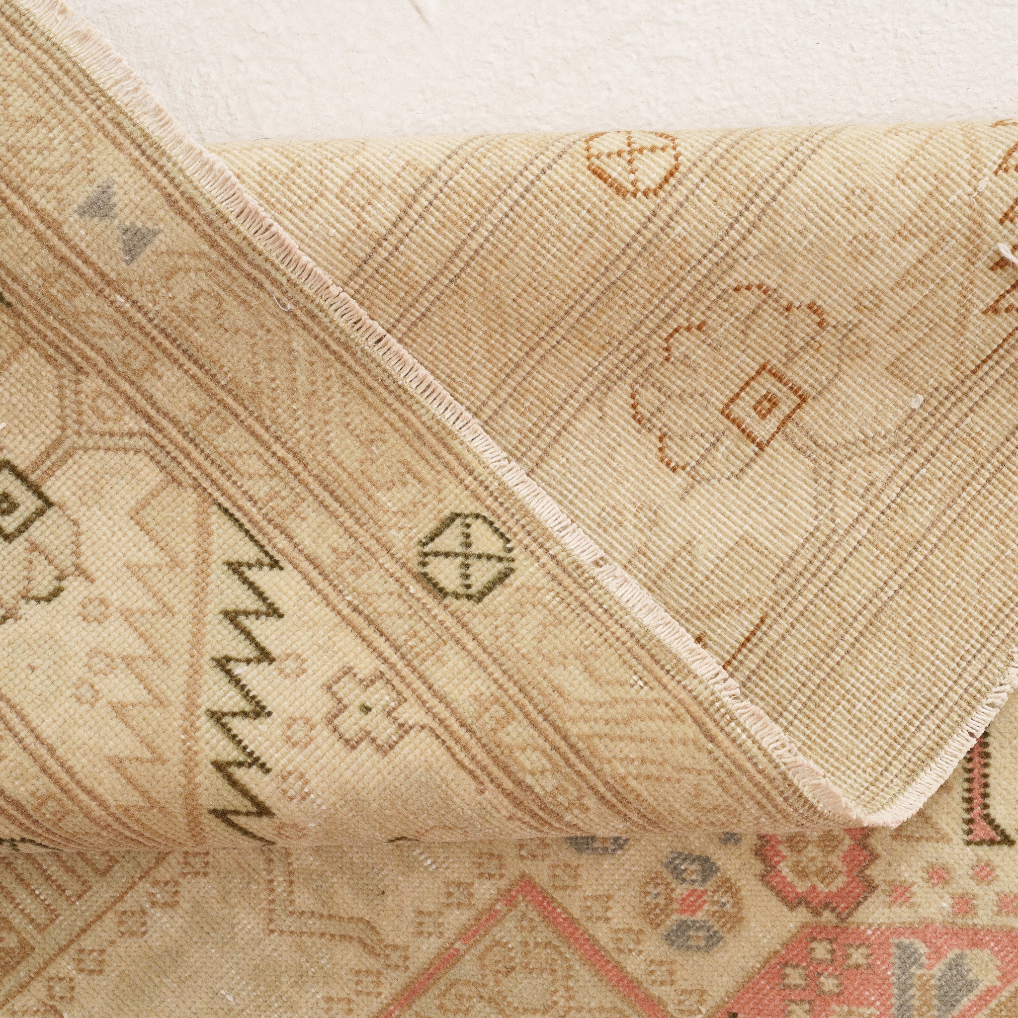 6x10 Beige Area Rug