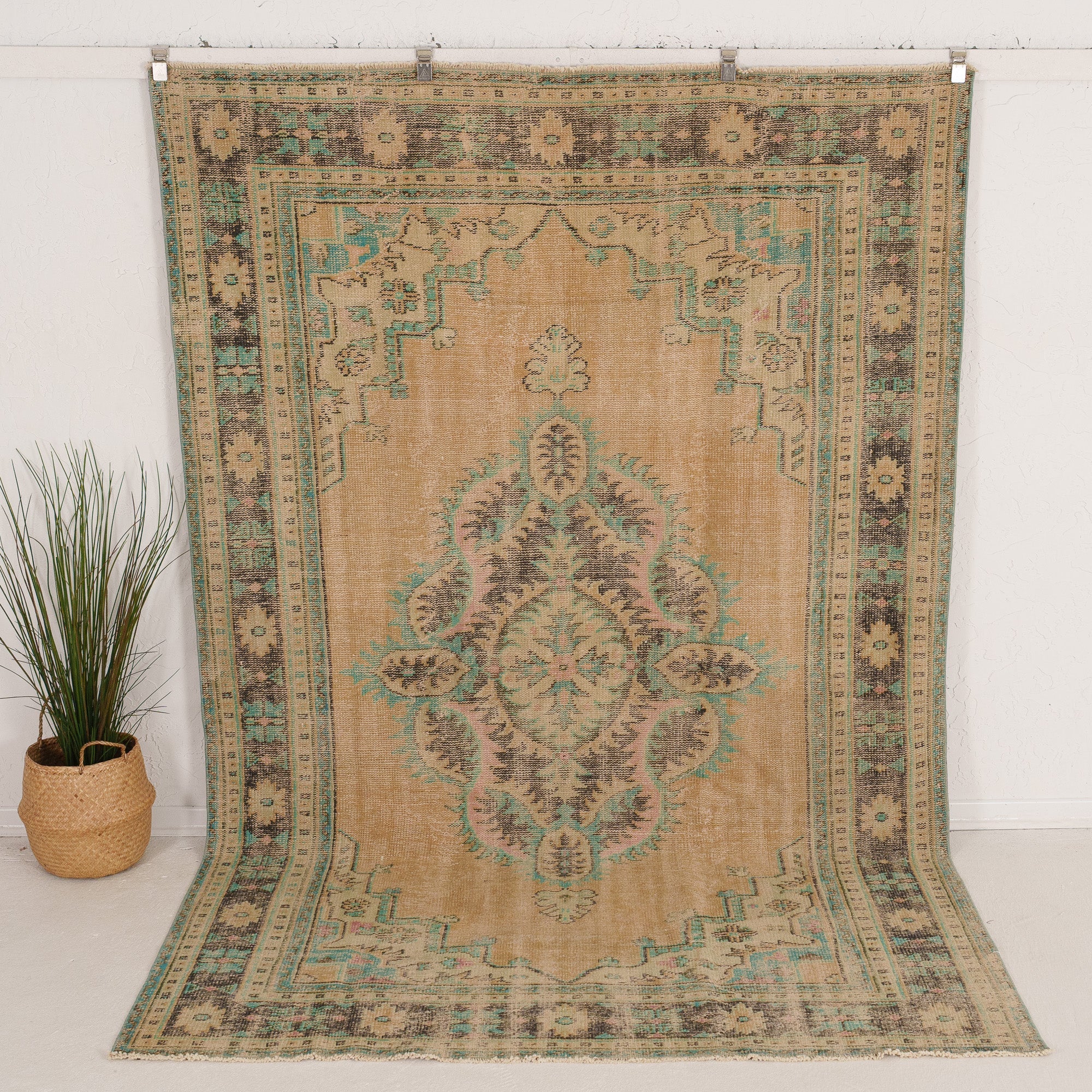 Ivonira - Vintage Turkish Area Rug
