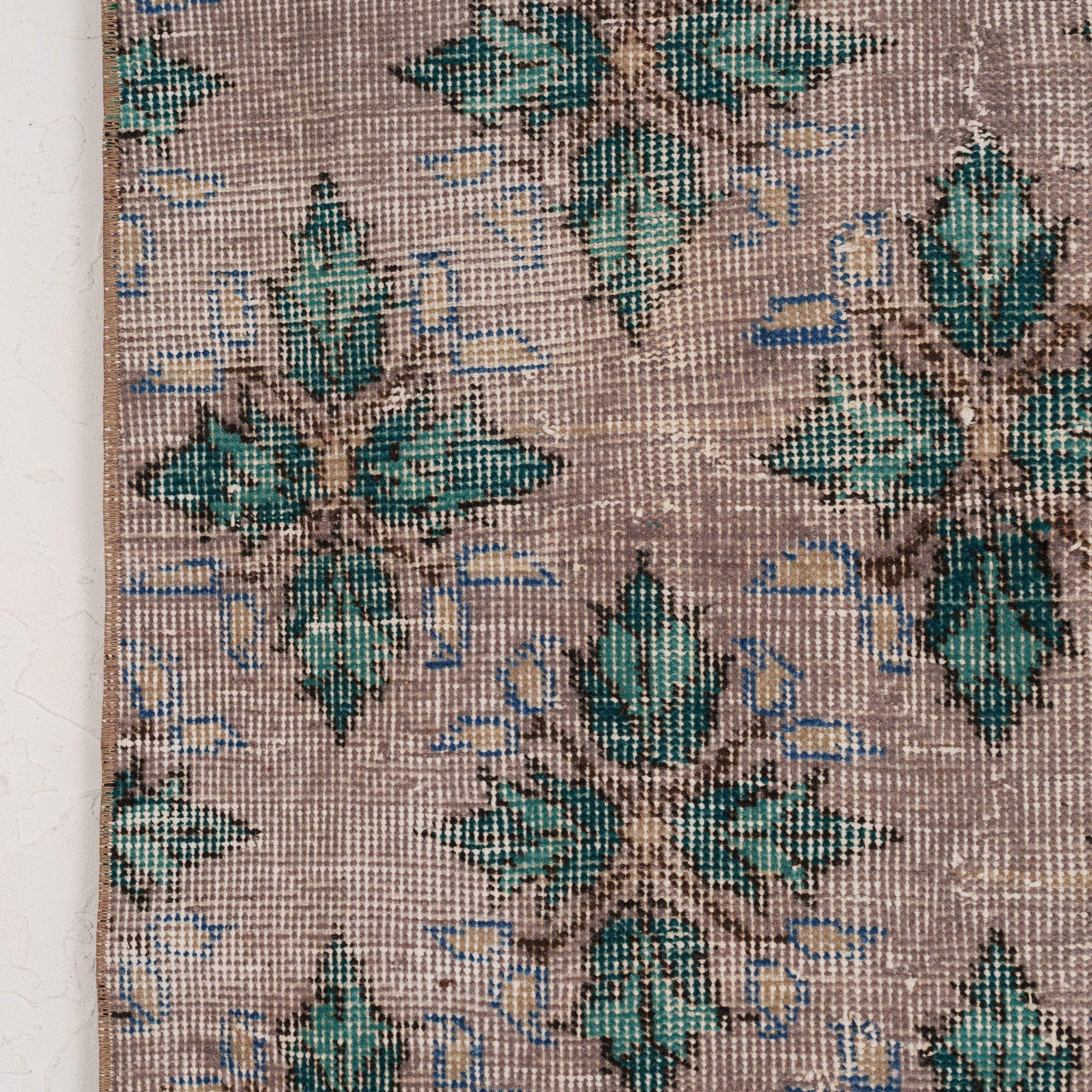Isolona - Vintage Turkish Area Rug