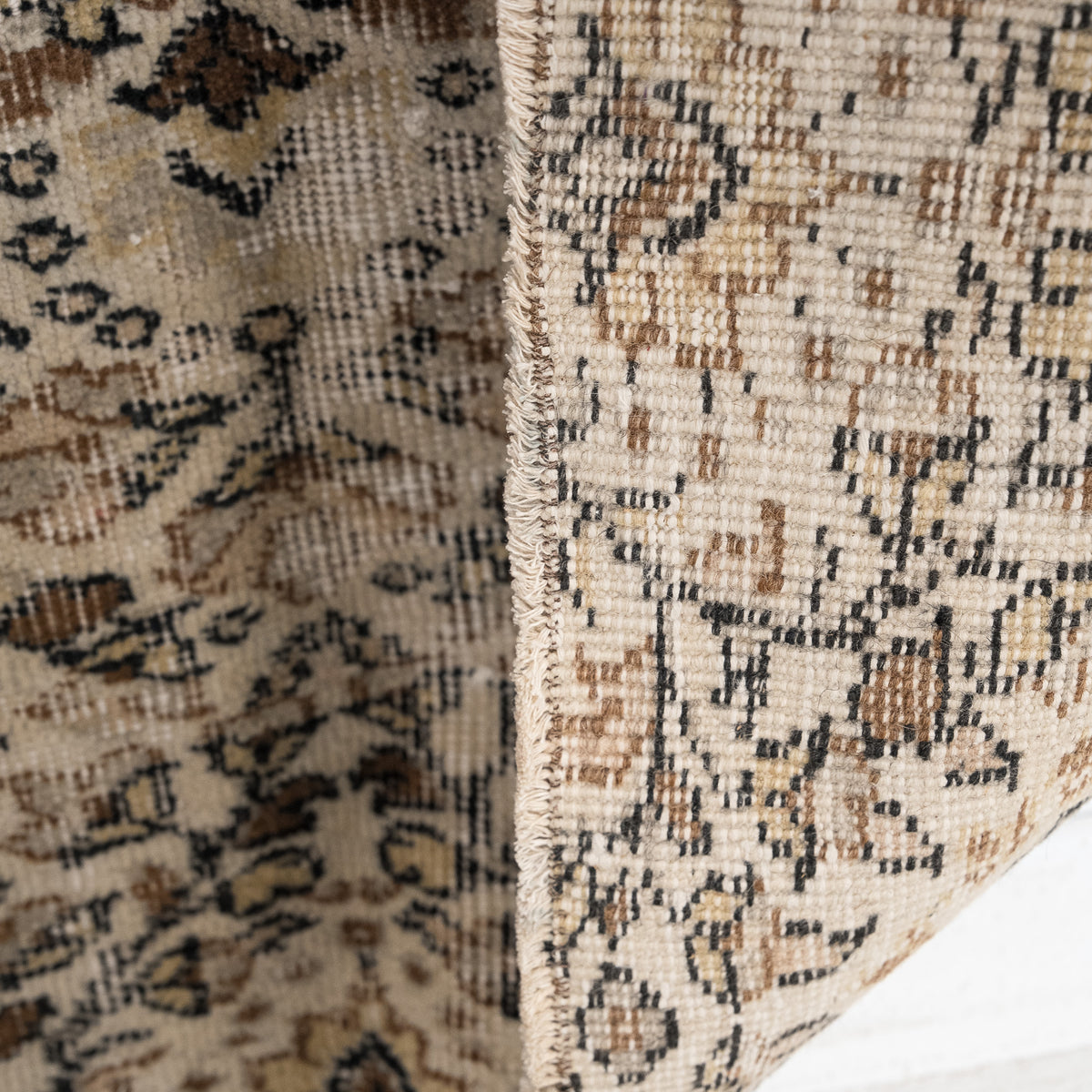 5x6 Beige Area Rug