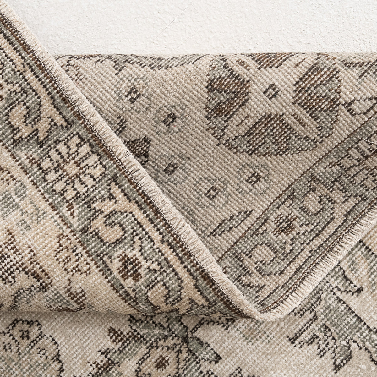 6x10 Beige Area Rug