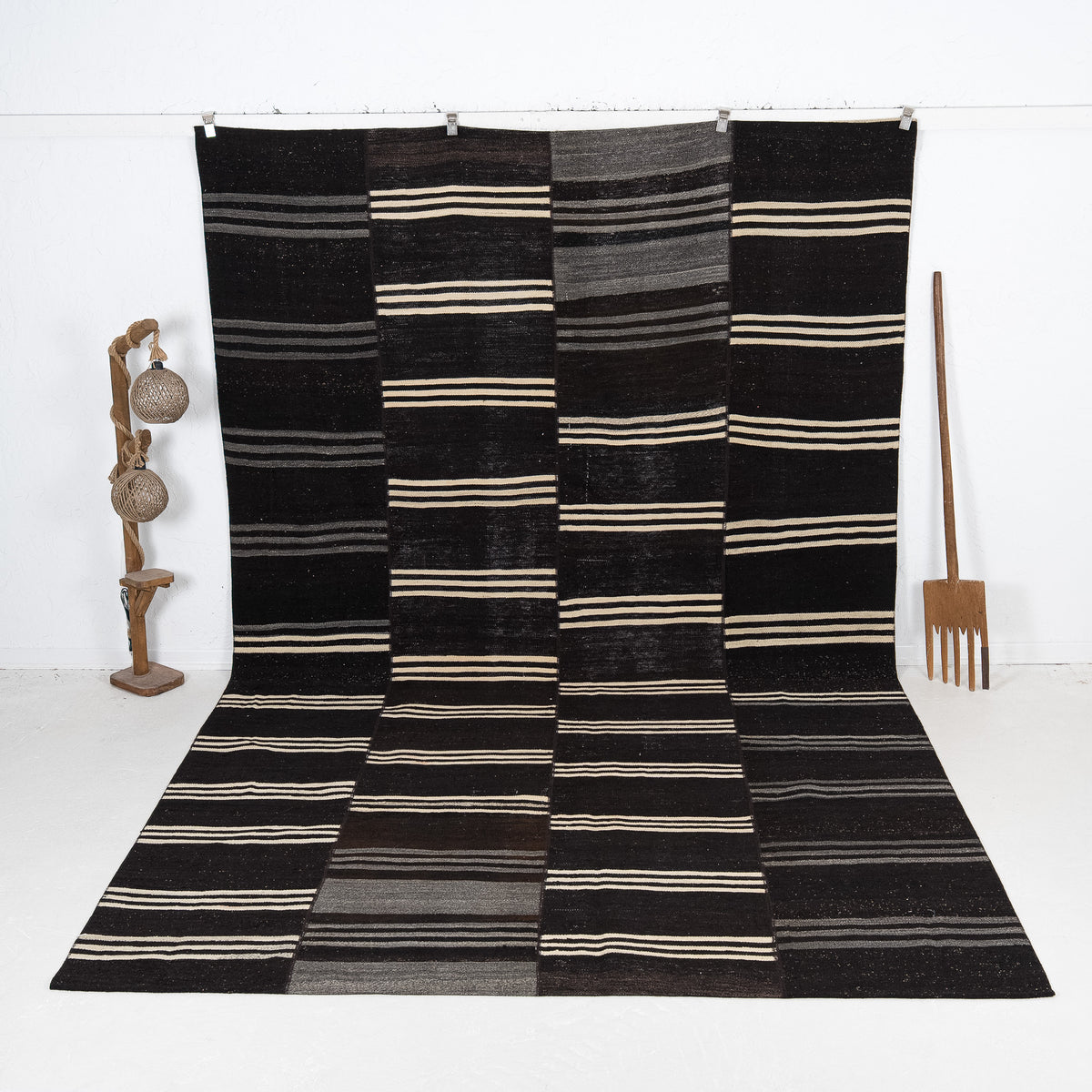 Nectarinia - Vintage Turkish Area Rug