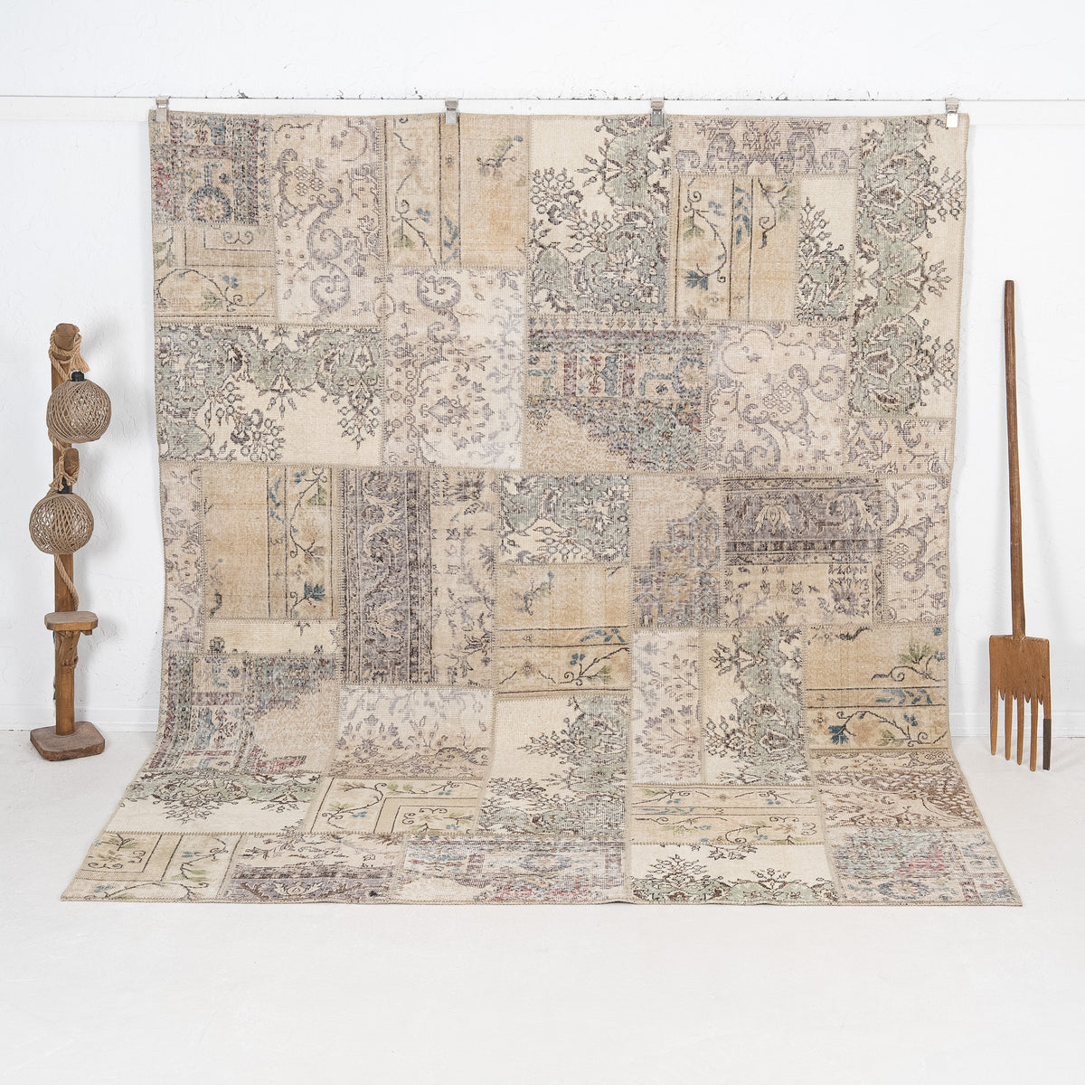 Nioboris - Vintage Turkish Area Rug