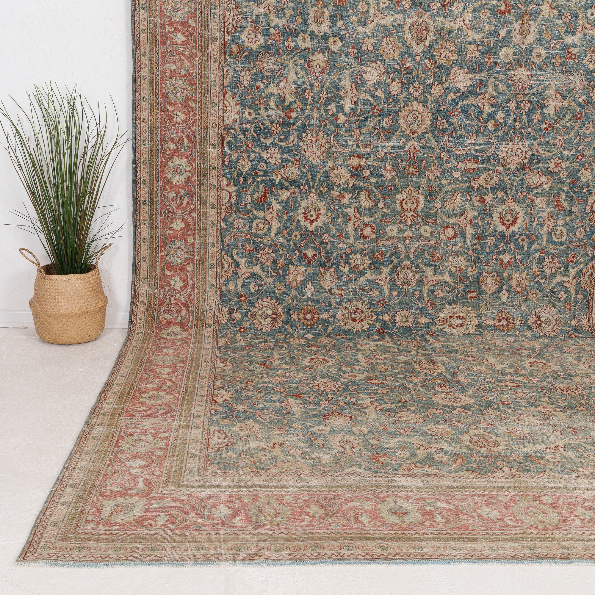 Arelara - Vintage Persian Area Rug