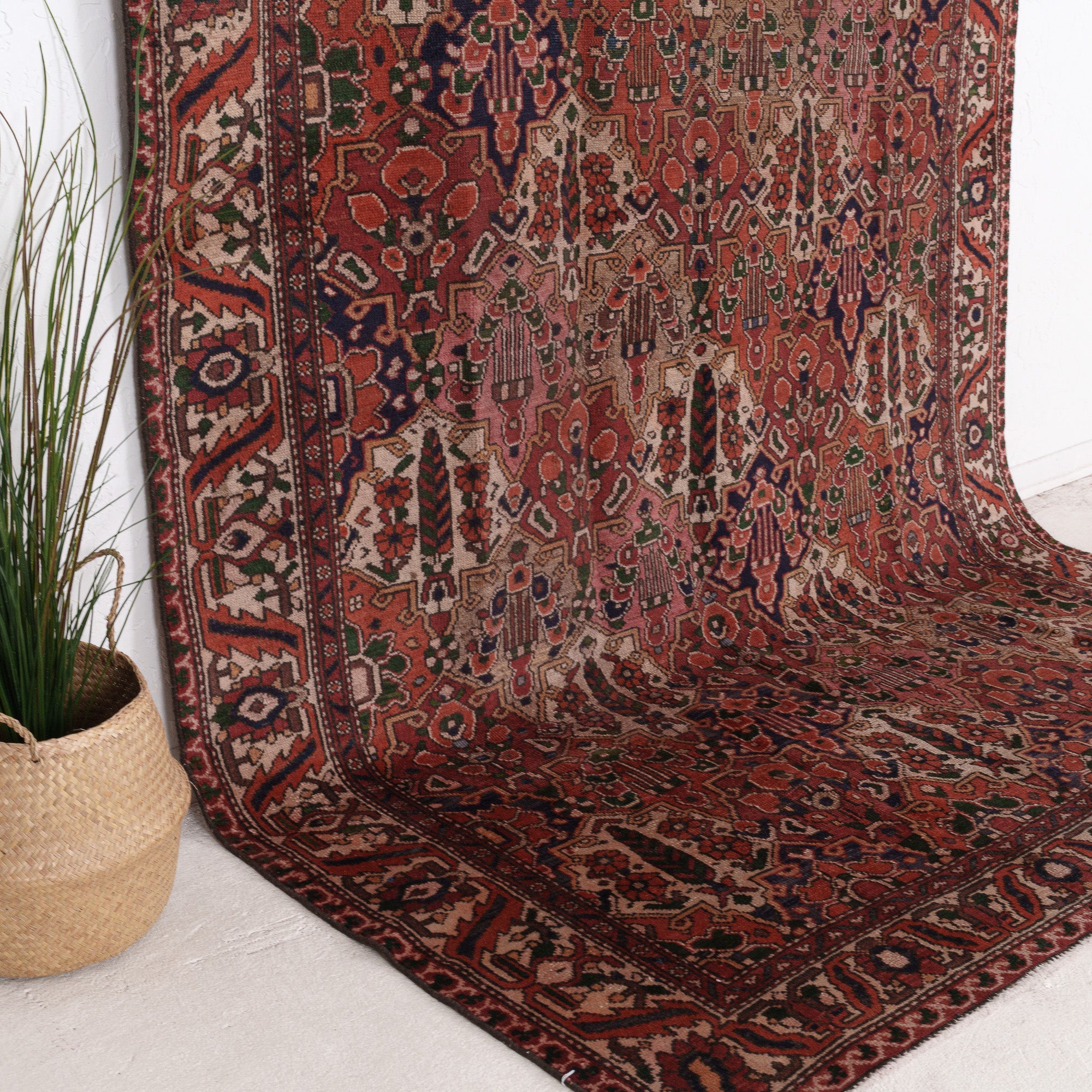 Kaelinaria - Vintage Persian Area Rug