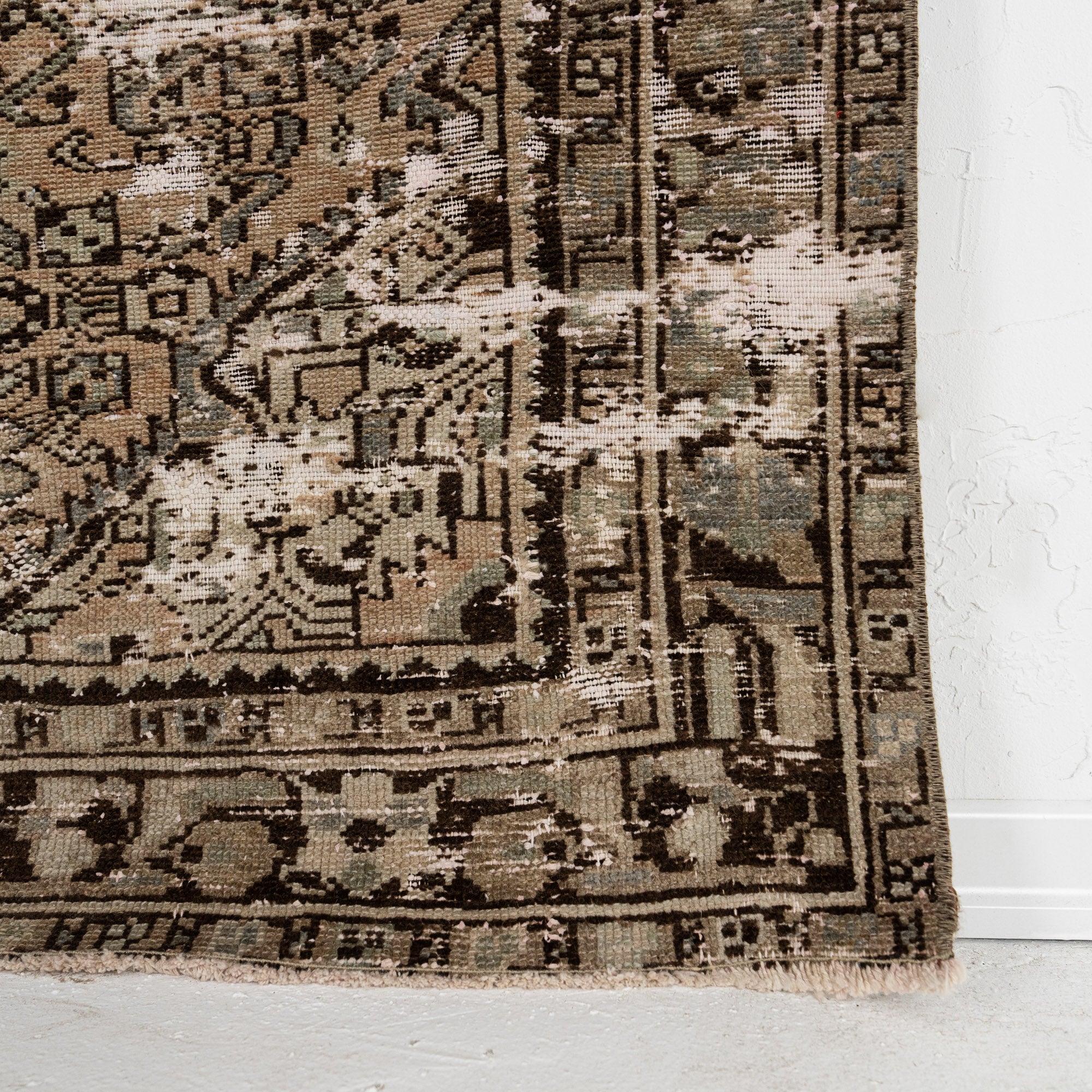 Cameryn - Turkish Rug, Authentic and Vintage