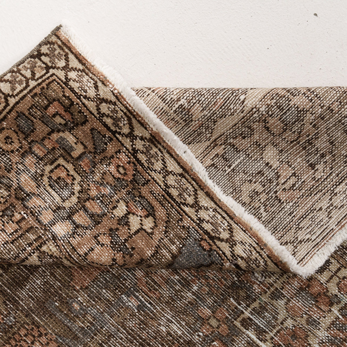 Bahtiyari Red Area Rug