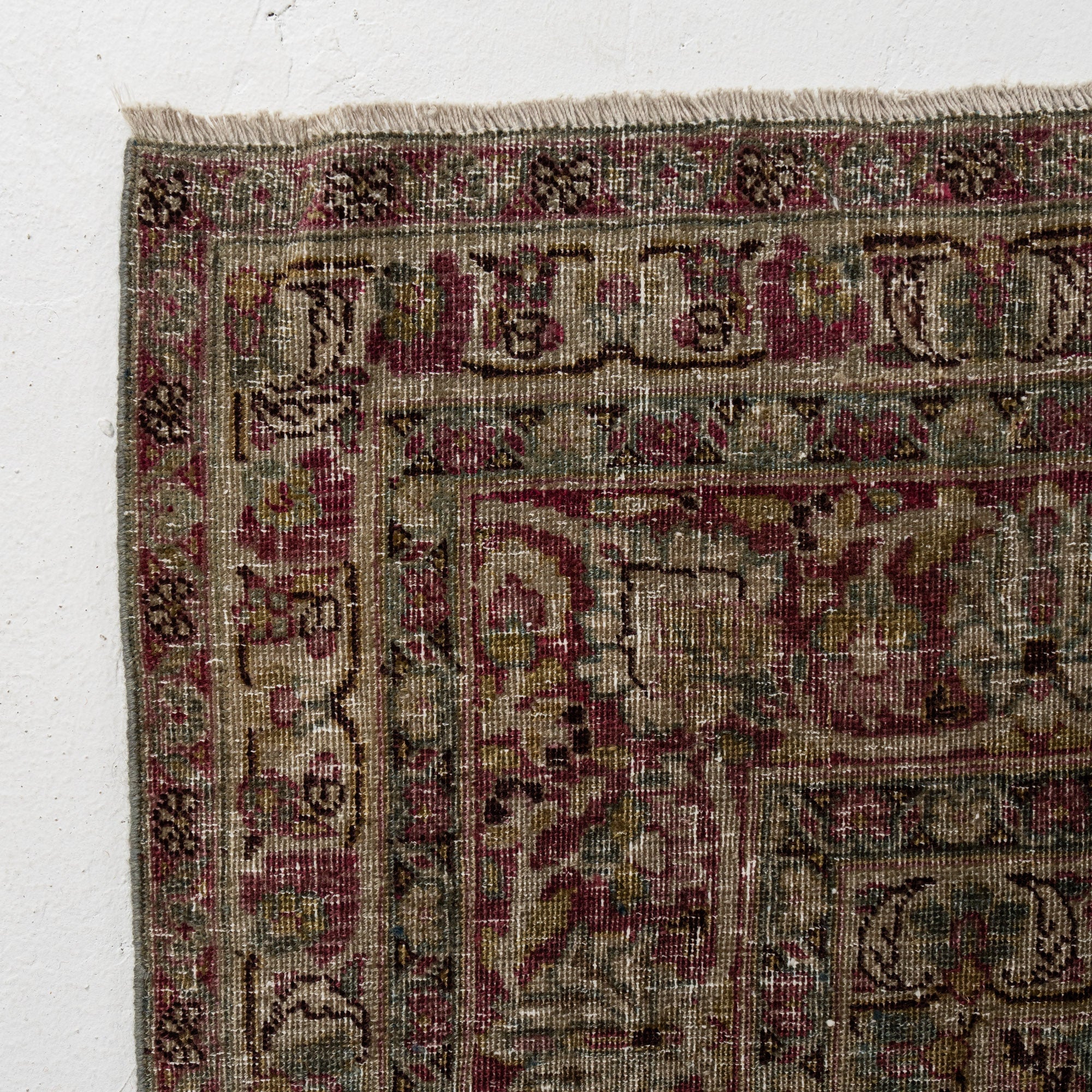 Vivessa - Elegant Living Room Rug, Antique Charm