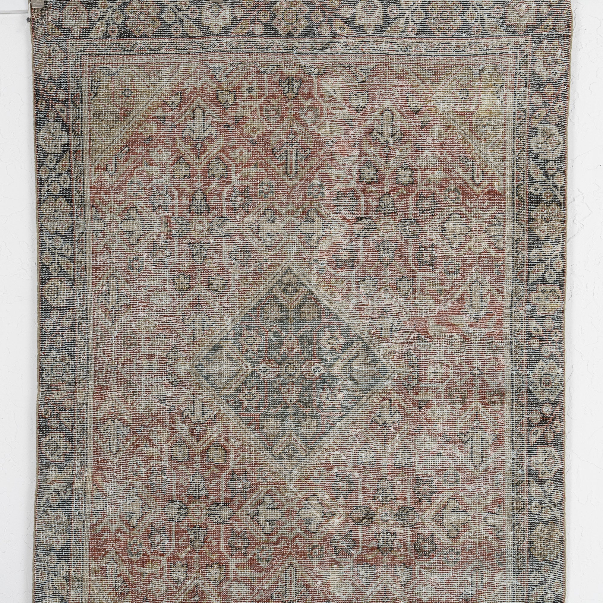 Ellarise - Elegant Living Room Rug, Antique Charm