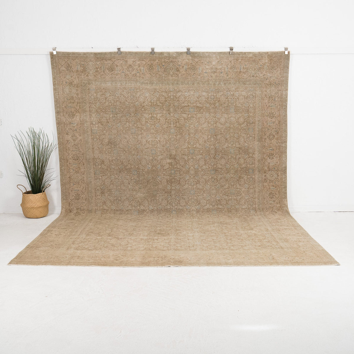 Rosanyra - Vintage Persian Area Rug