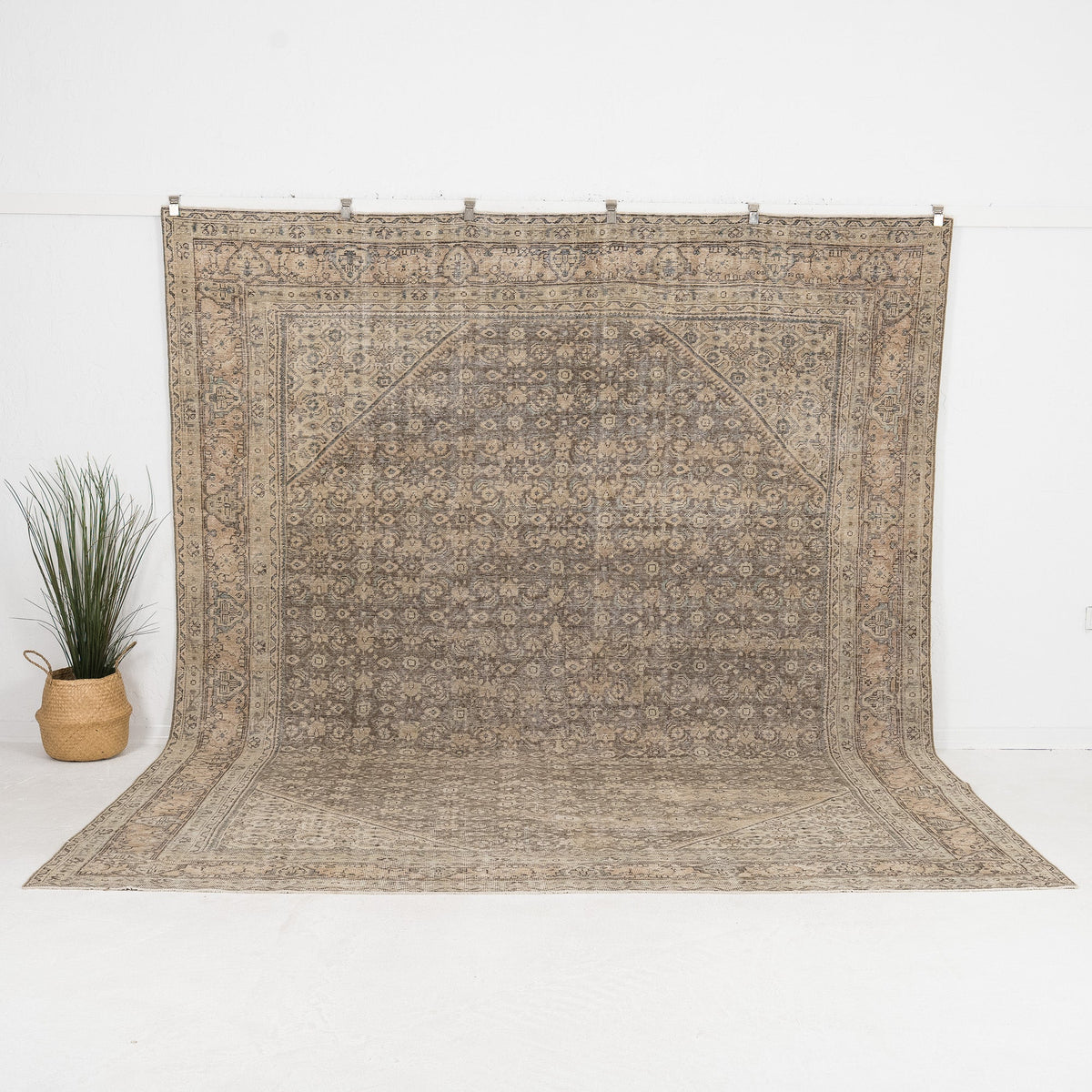 Zyrelia - Vintage Persian Area Rug
