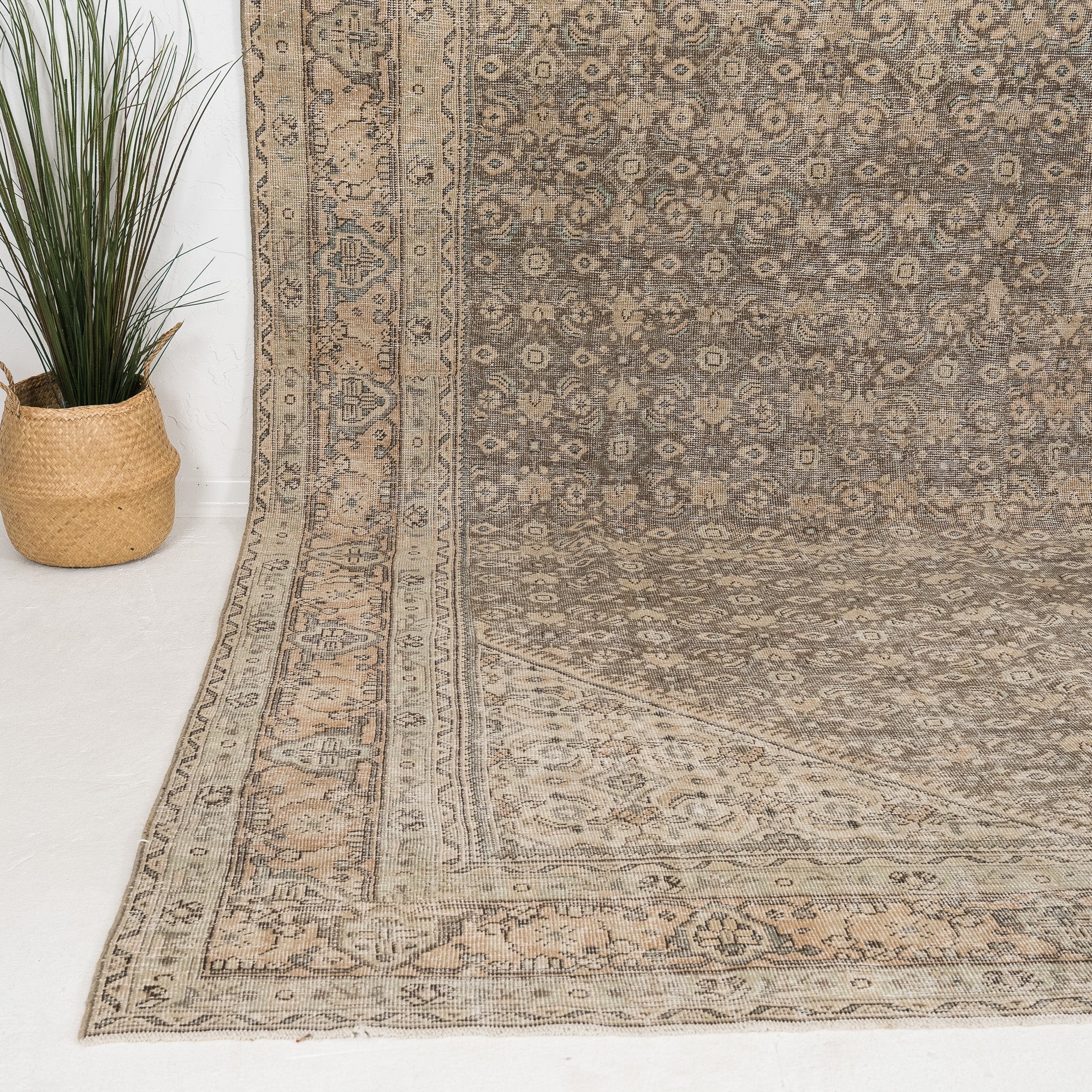 Zyrelia - Vintage Persian Area Rug