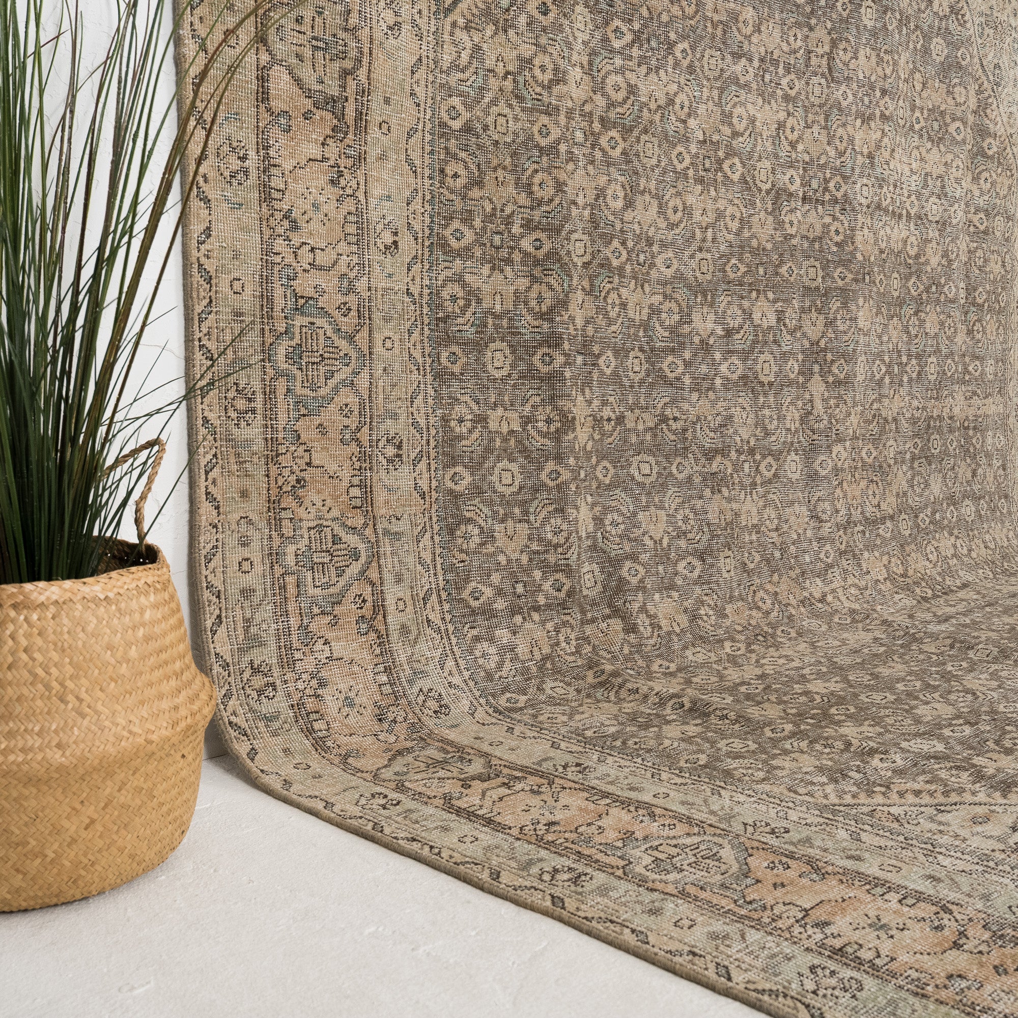 Zyrelia - Vintage Persian Area Rug