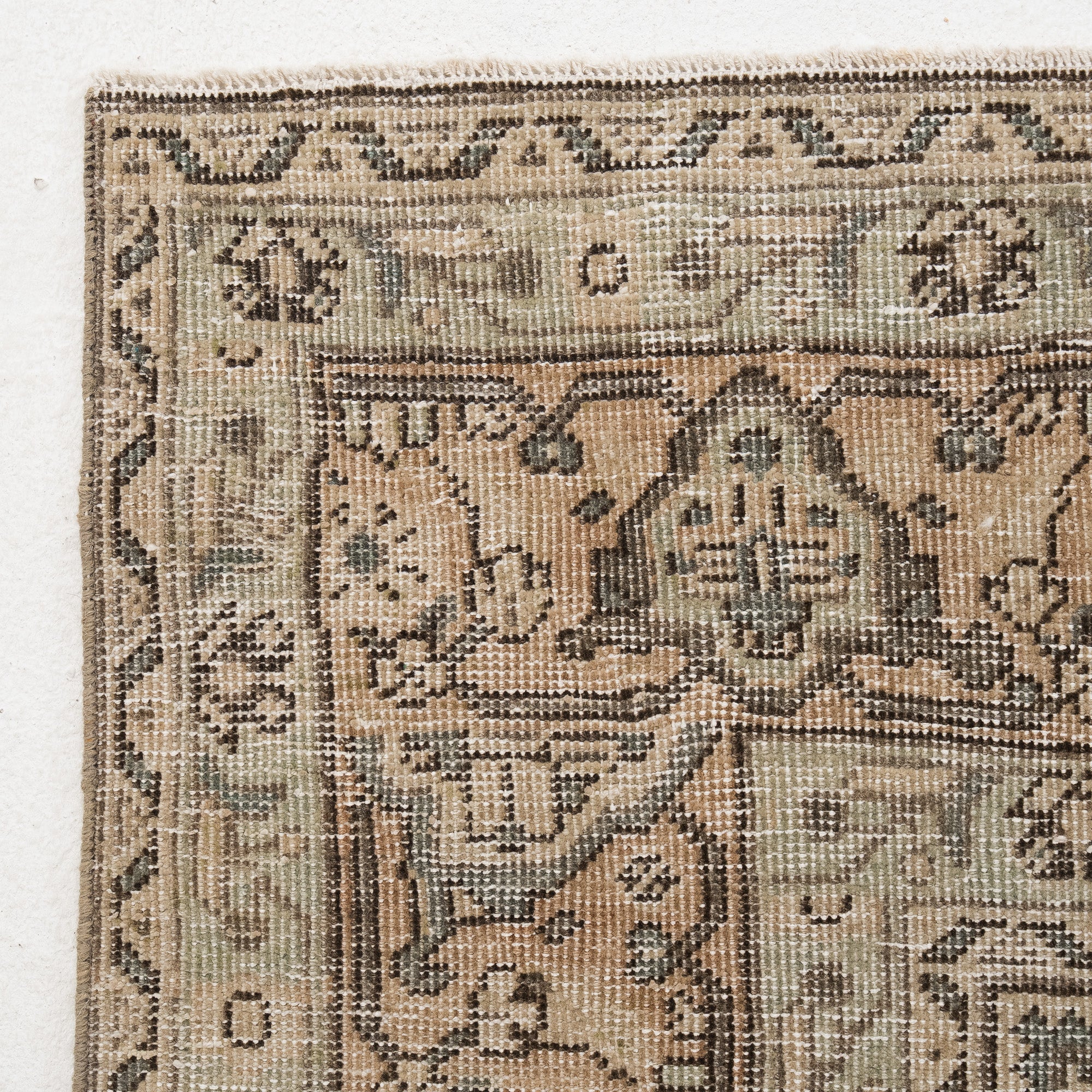 Zyrelia - Vintage Persian Area Rug