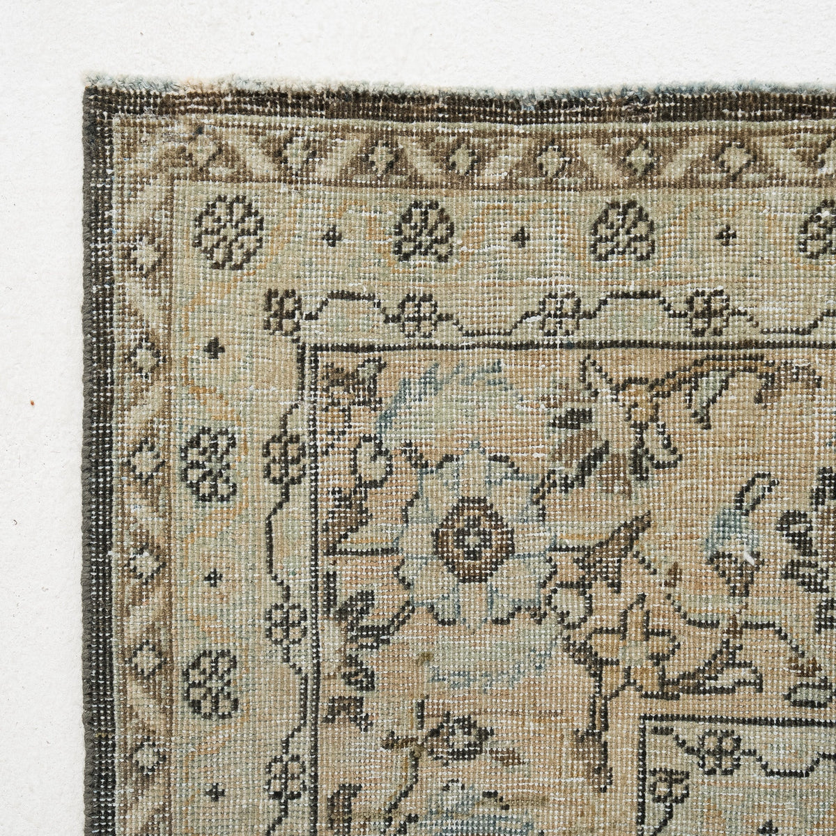 Ovidiae - Vintage Persian Area Rug