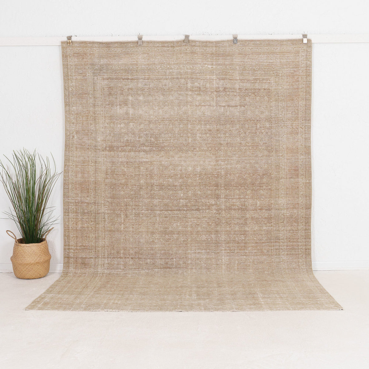 Areless - Vintage Persian Area Rug