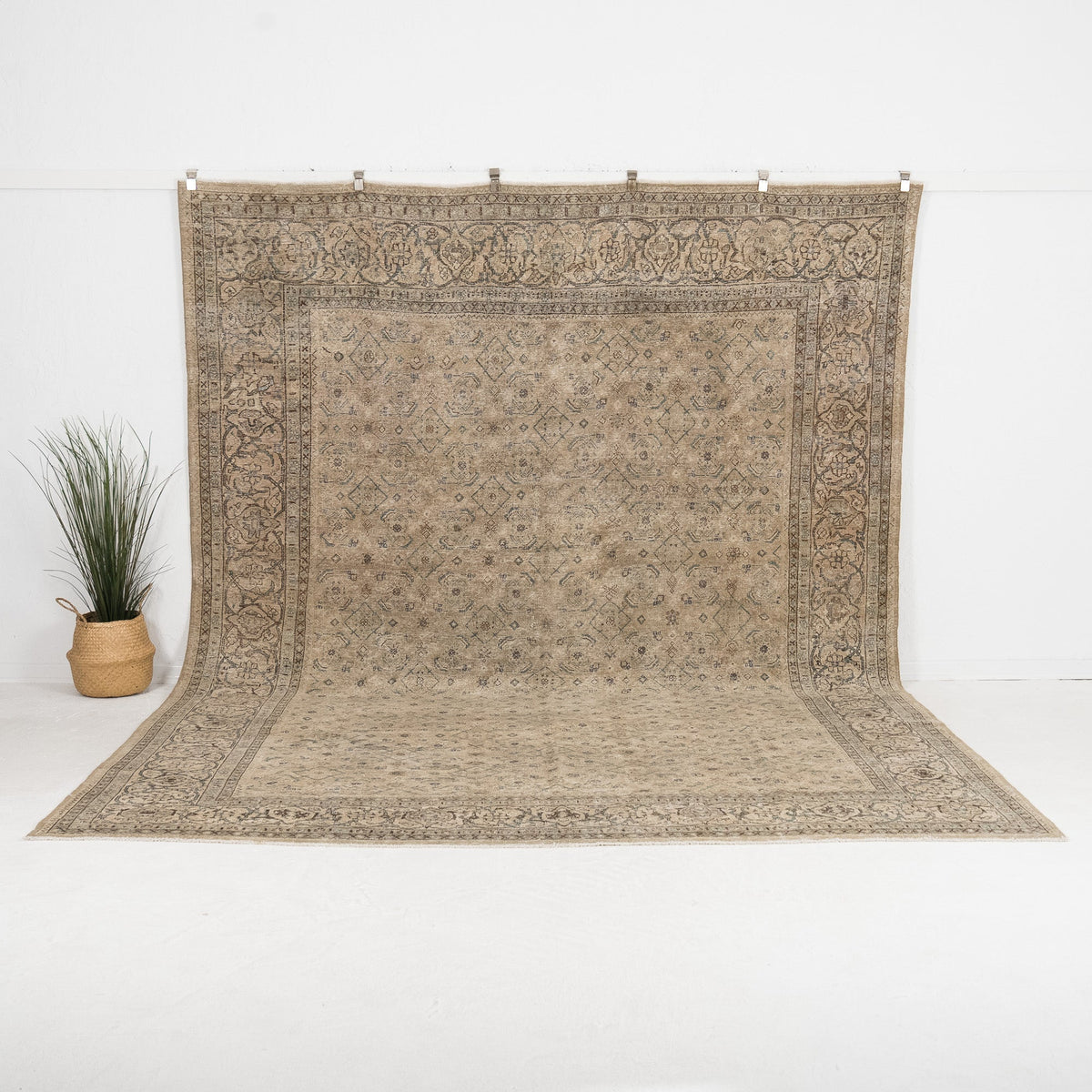 Avionne - Vintage Persian Area Rug