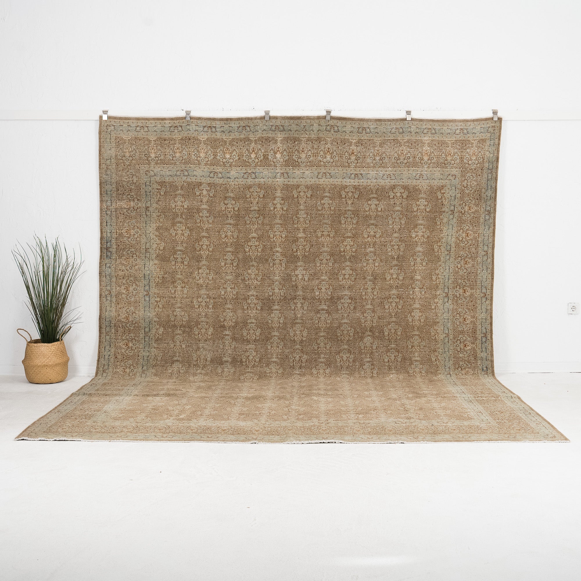 Selivra - Vintage Persian Area Rug