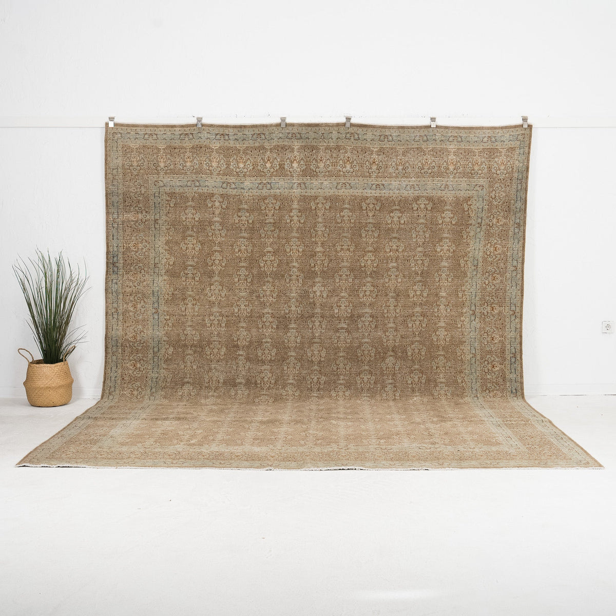 Selivra - Vintage Persian Area Rug