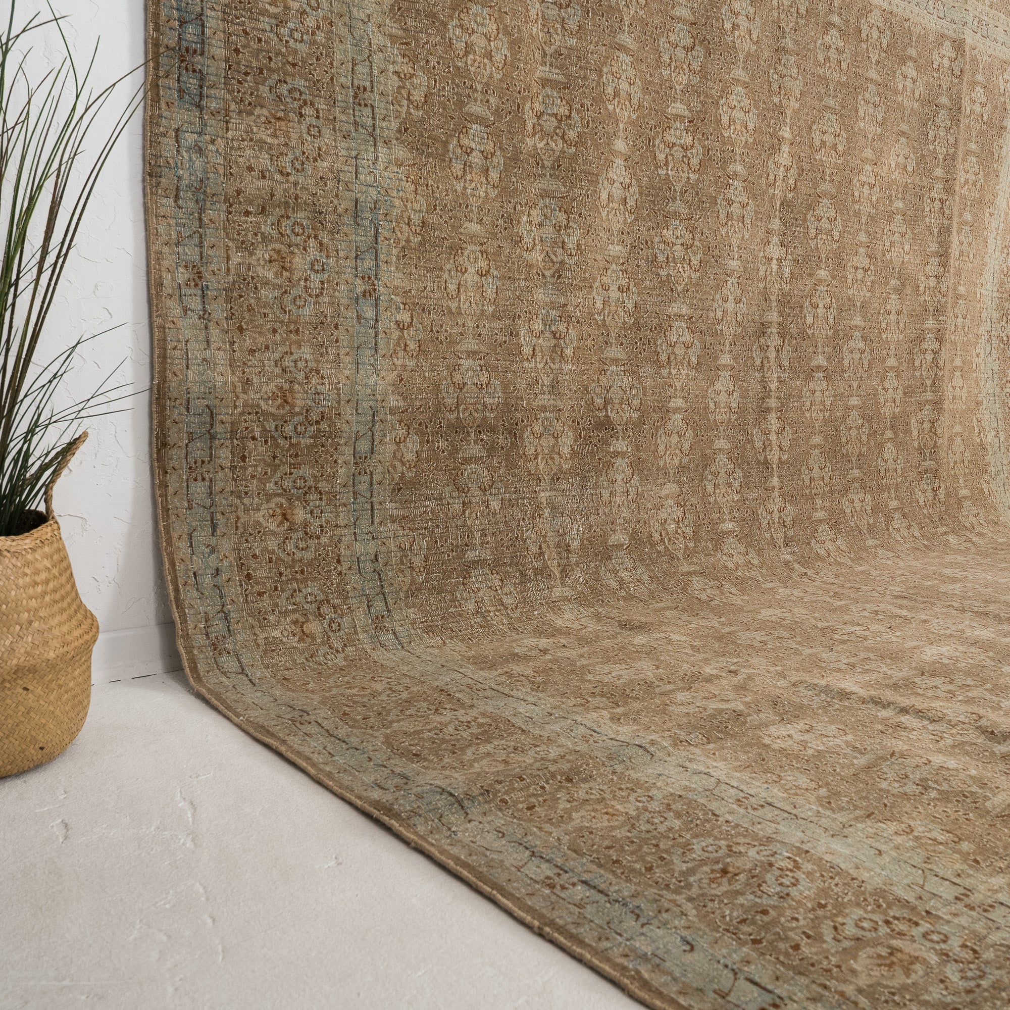 Selivra - Vintage Persian Area Rug