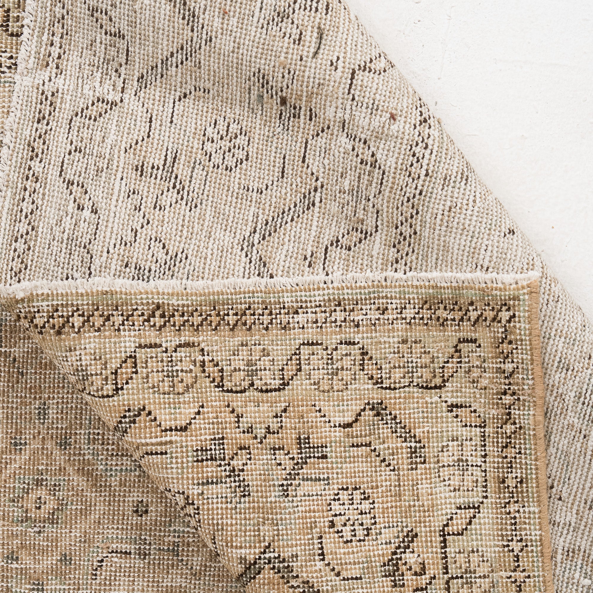 Iaeless - Vintage Turkish Area Rug