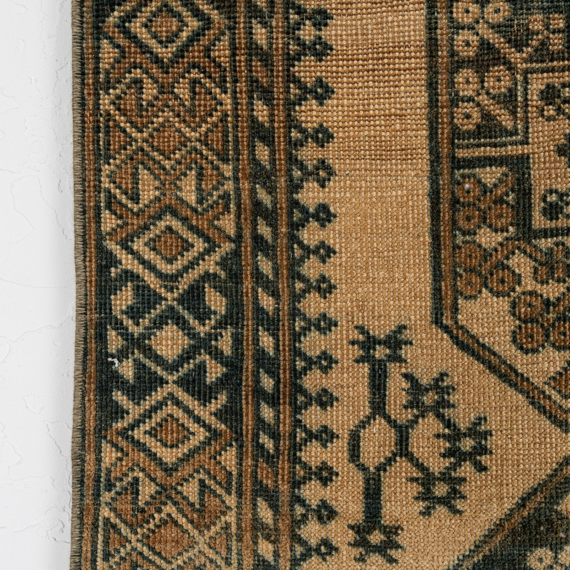 Veselina - Dining Room Rug, Elegant Oriental Style