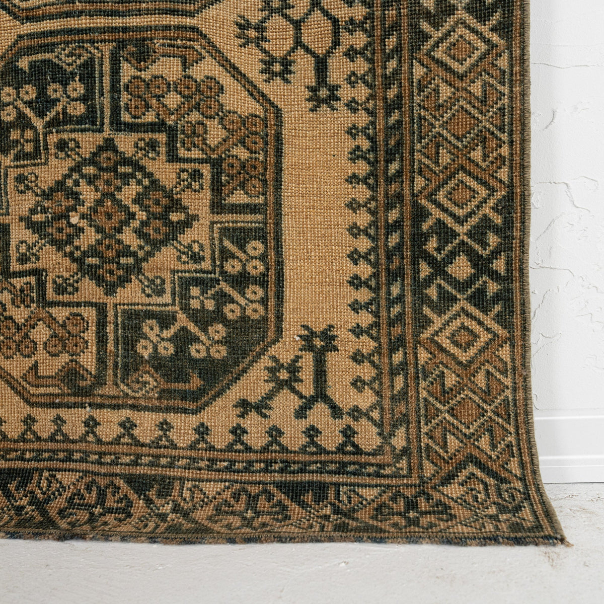 Elegant green area rug, perfect for entryway, hallway, living room, kitchen, bedroom decor