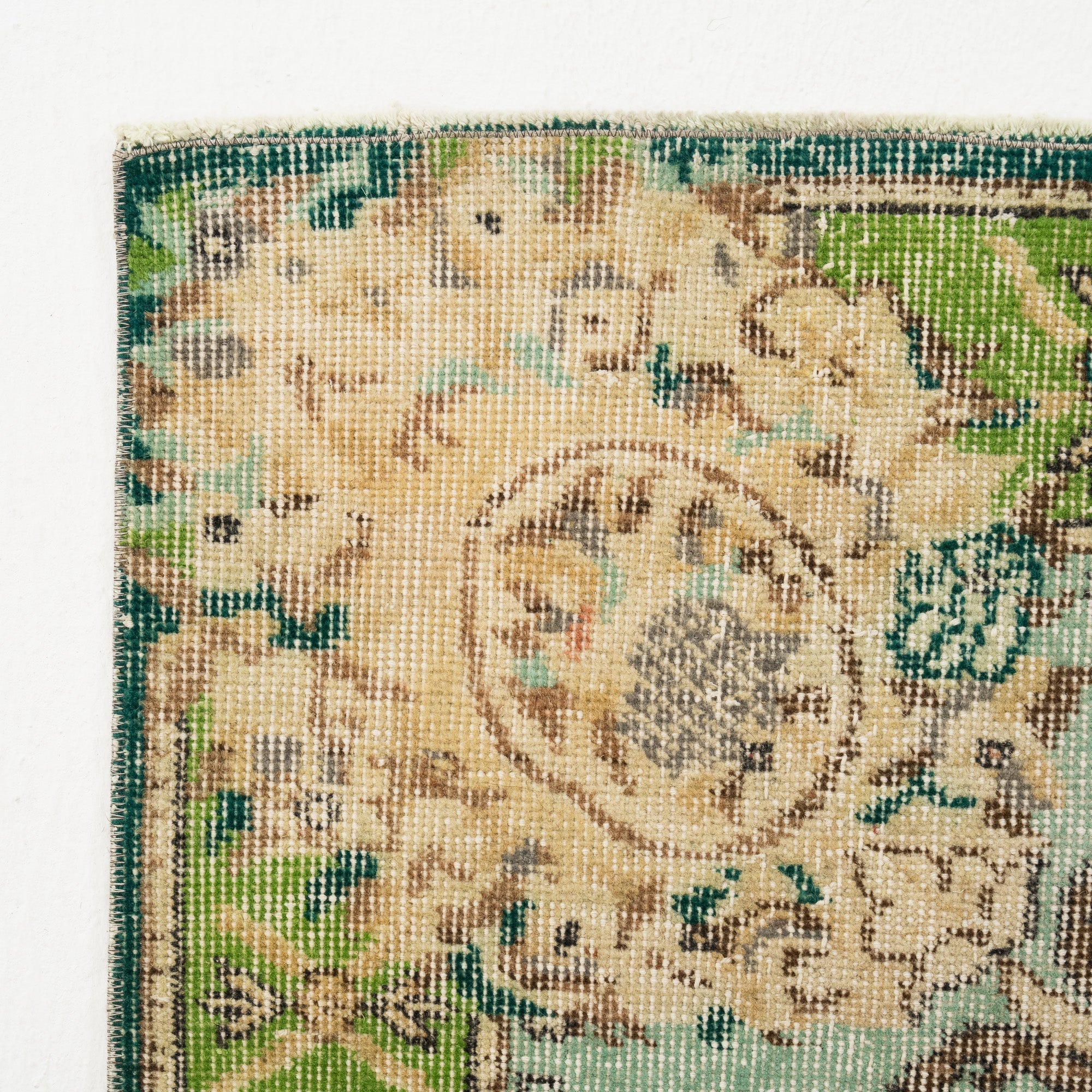 Iaeless - Vintage Turkish Area Rug