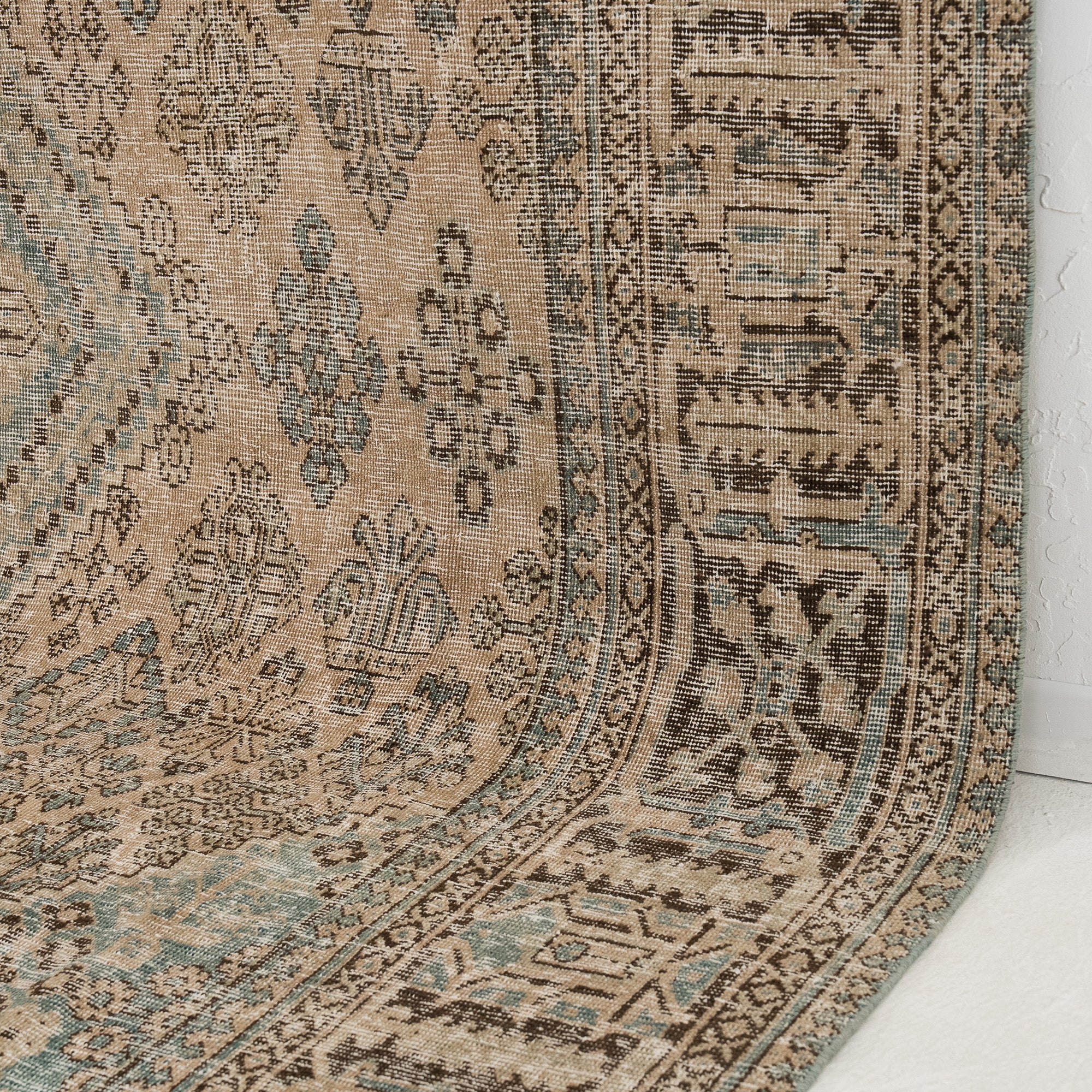 Serenyth - Vintage Persian Area Rug