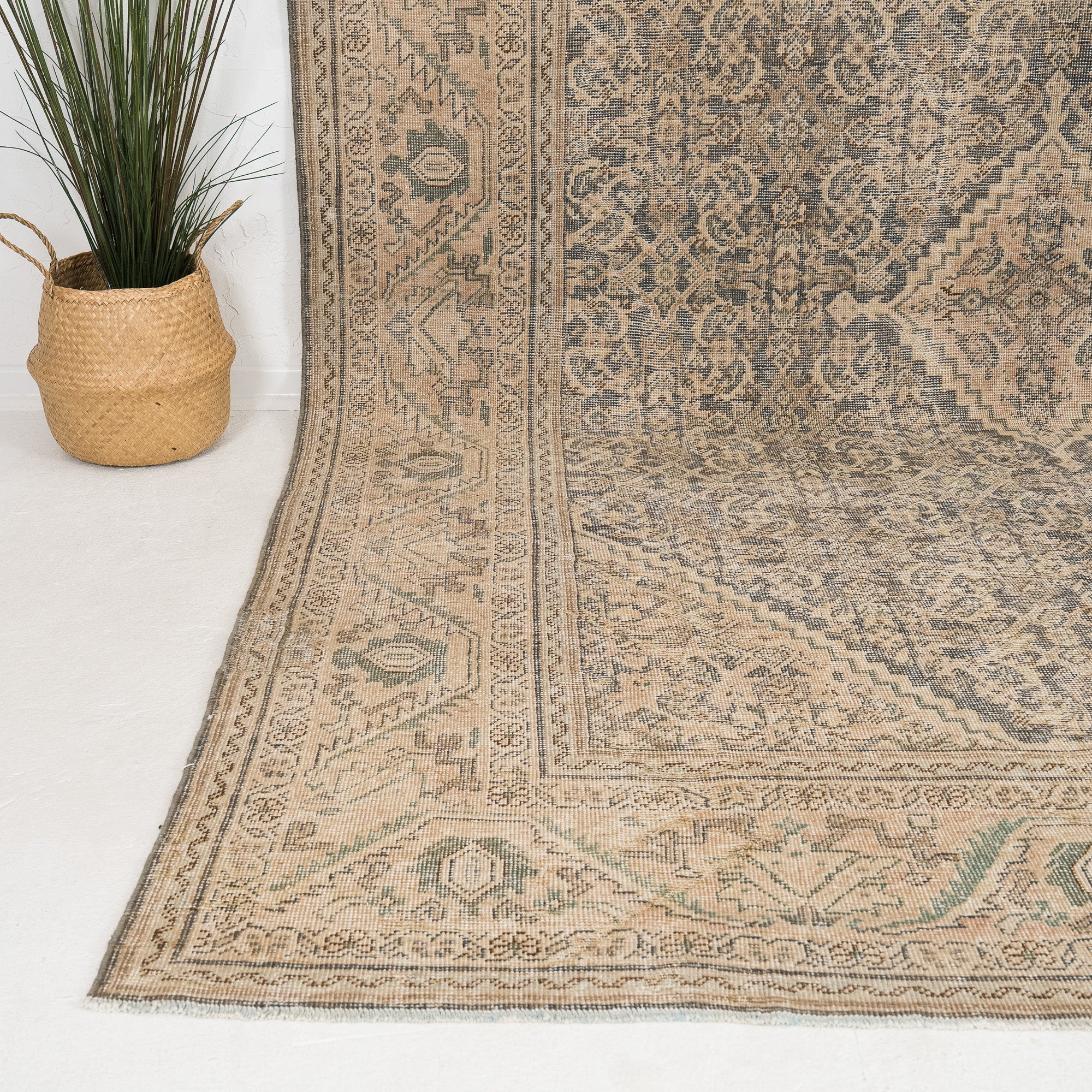 Maevind - Vintage Persian Area Rug