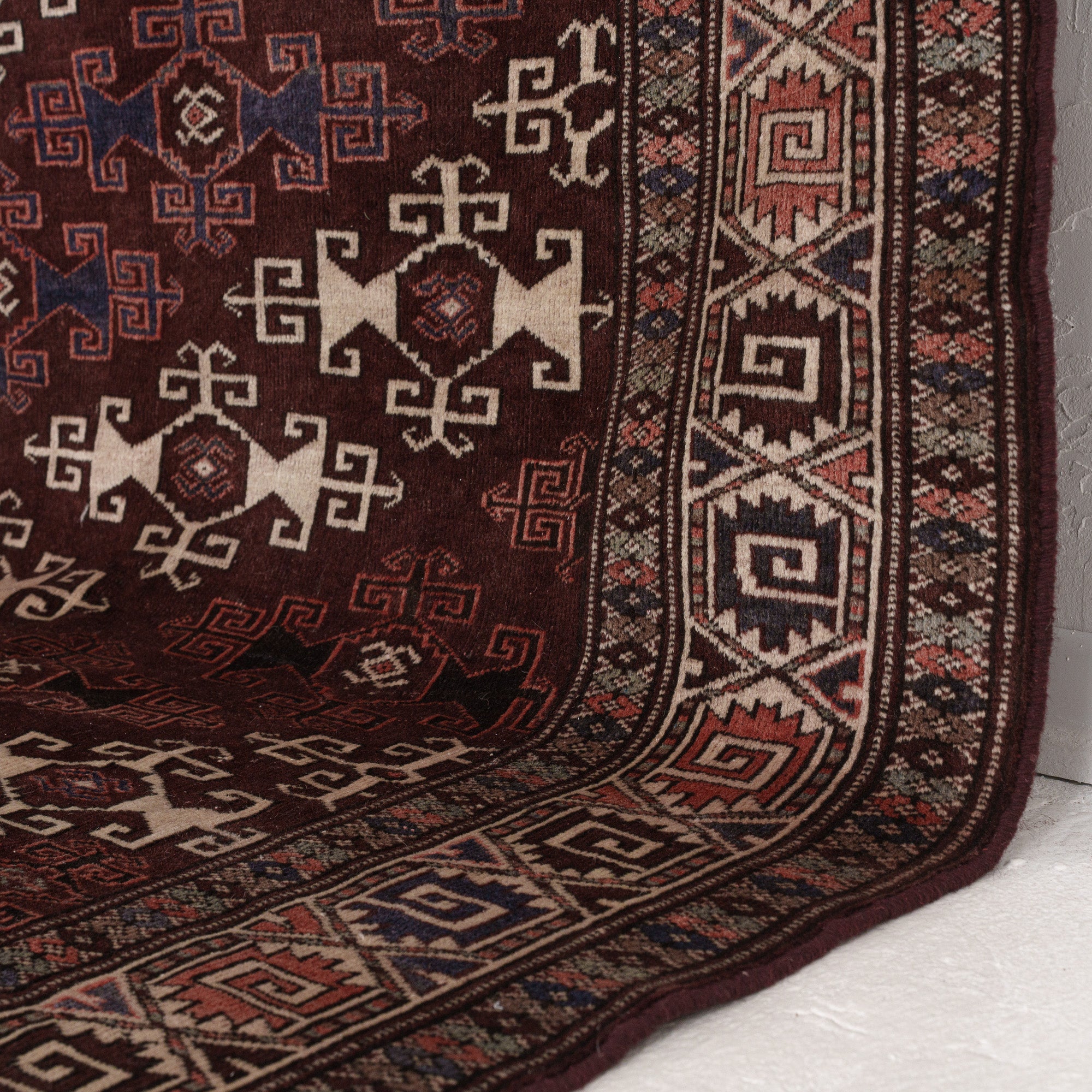 Jaerisess - Vintage Persian Area Rug