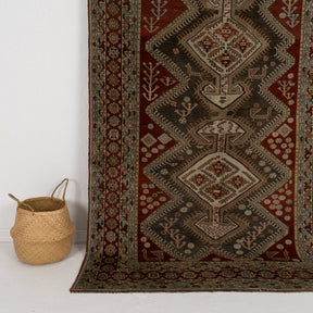 Classic area rug in 5x8 dimensions, crafted in persian